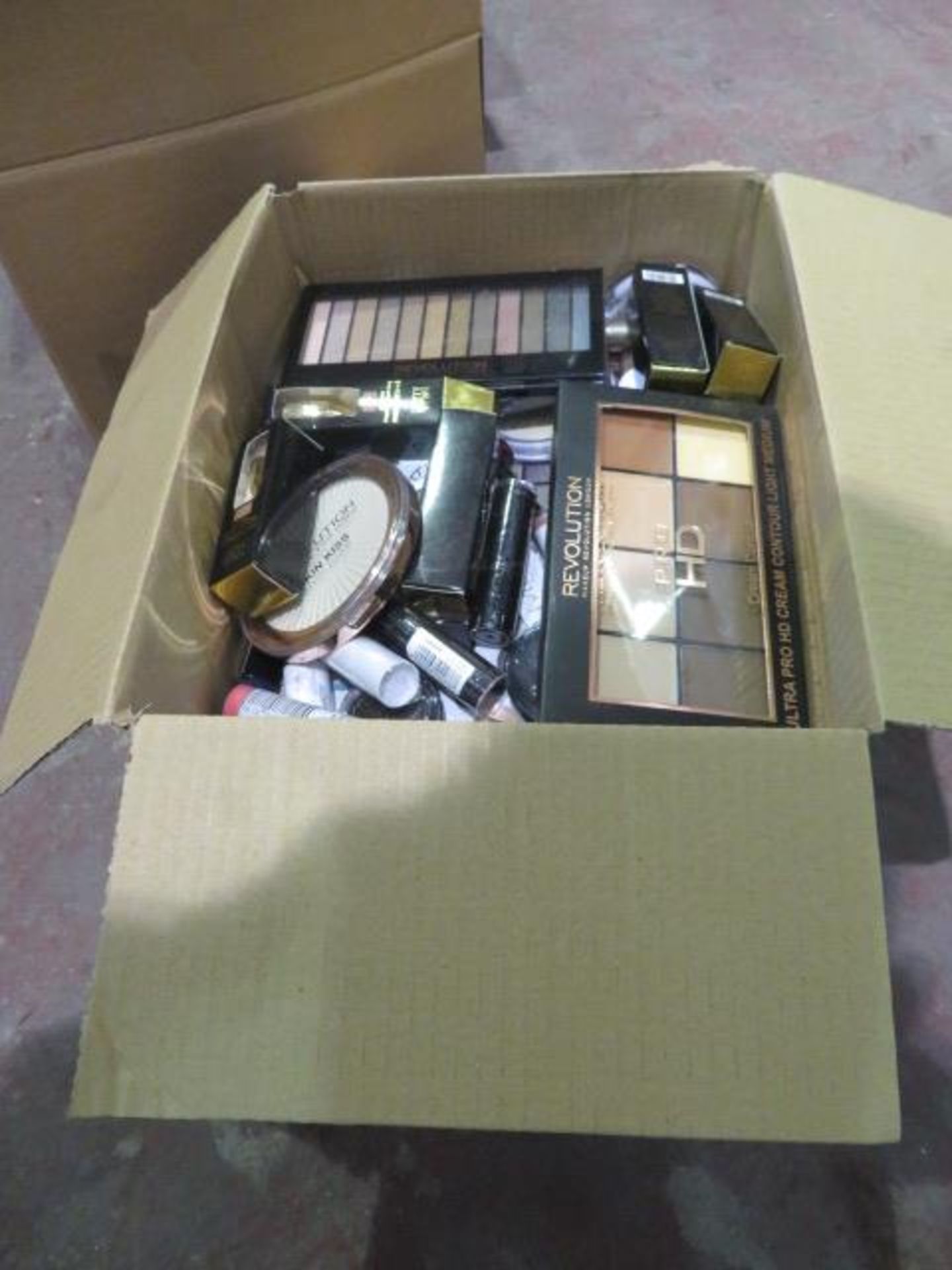 (Z82) Circa. 200 items of various new make up acadamy make up to include: revolution ultra pro ... - Image 2 of 2