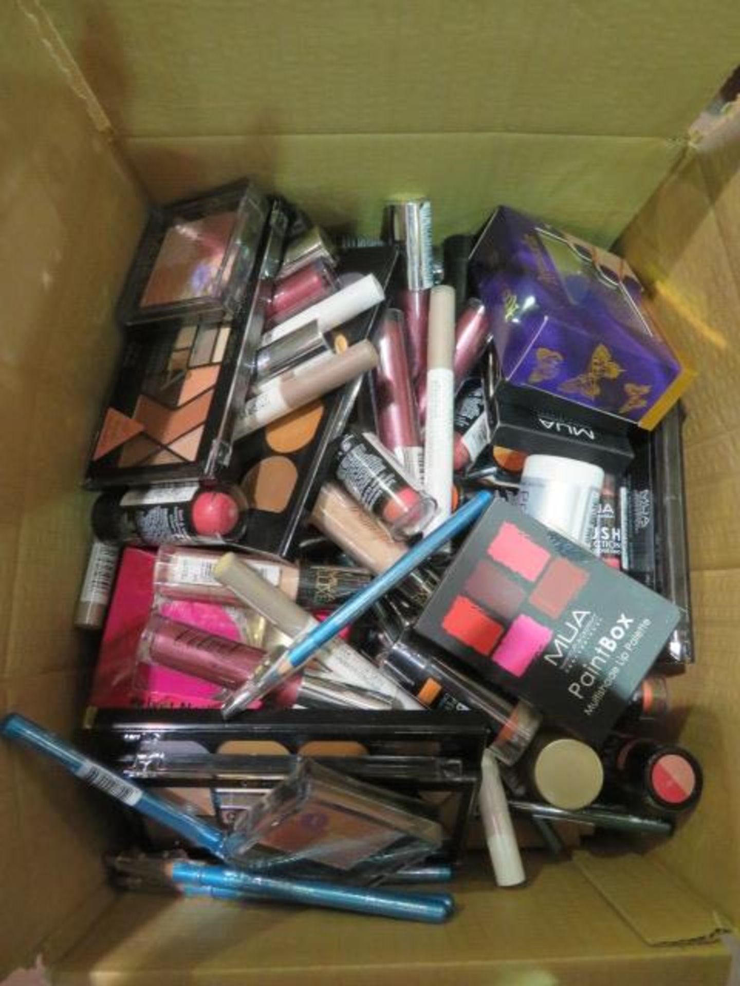 (Z70) Circa. 200 items of various new make up acadamy make up to include: accessorize velvet na...