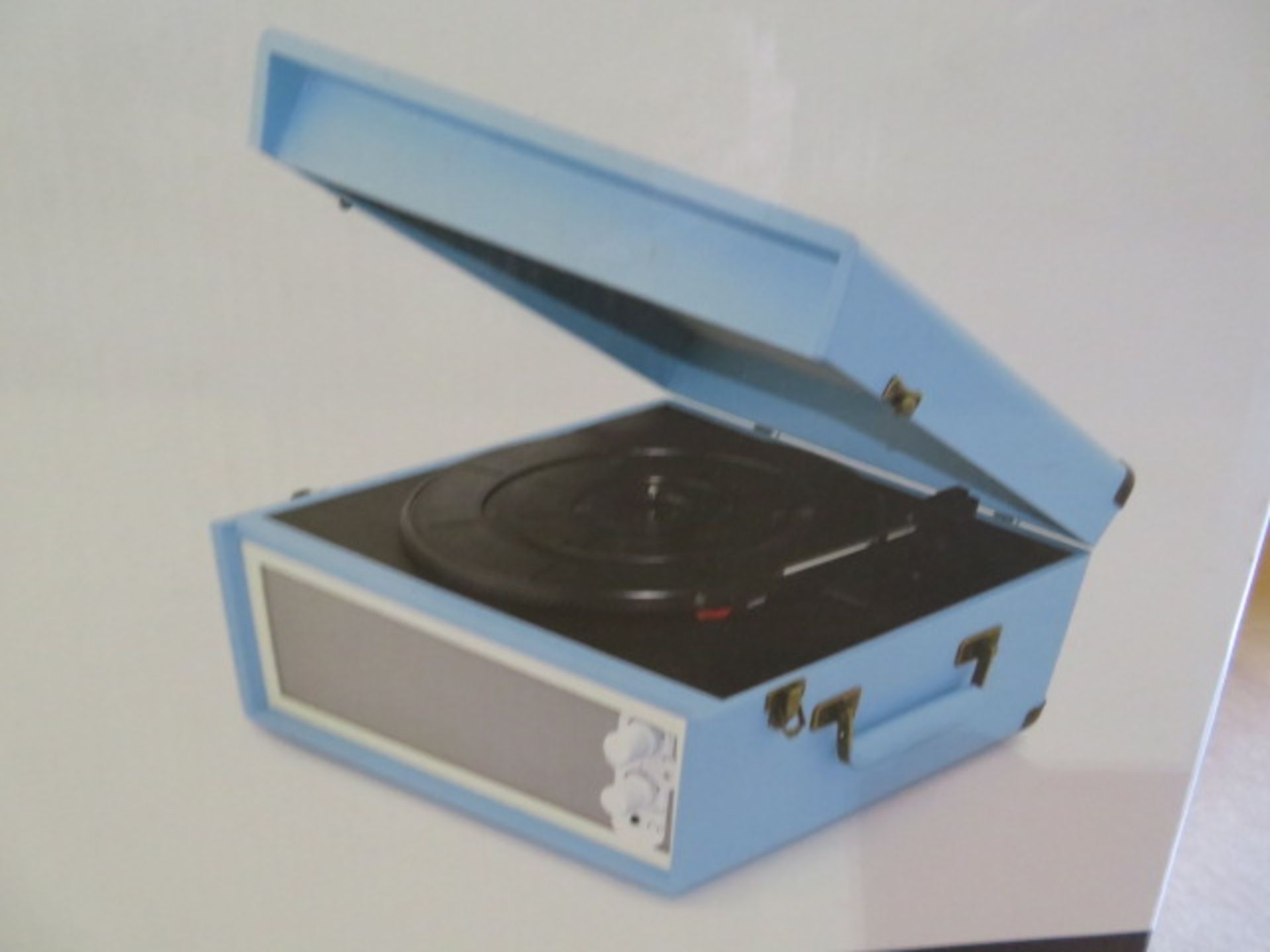 (20) 1 x Grade B - Yi Magnum Retro 60s Record Player, Bluetooth Streaming, CD Player, FM Radio,... - Image 2 of 4
