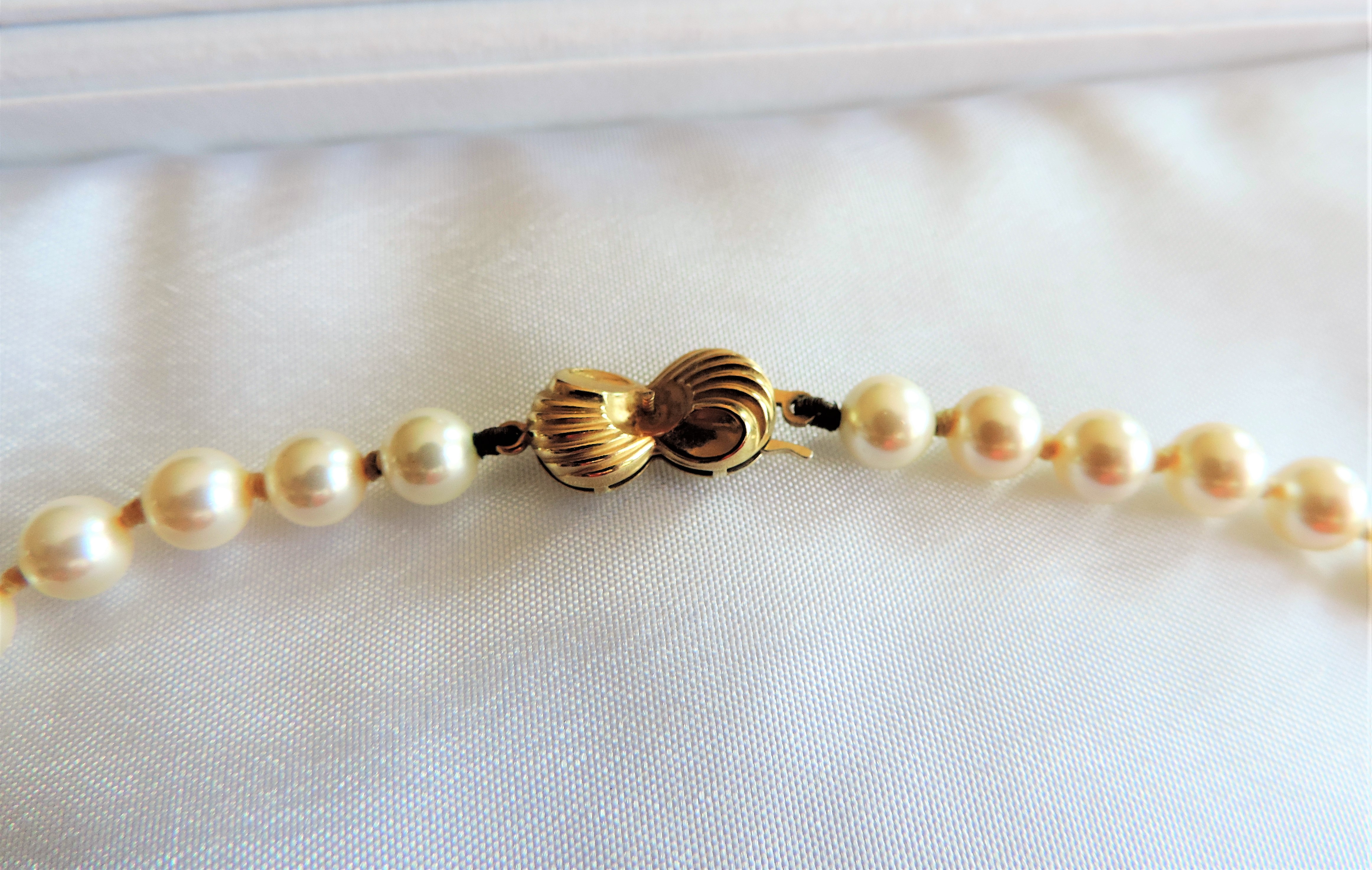 Vintage Pearl Necklace - Image 3 of 4