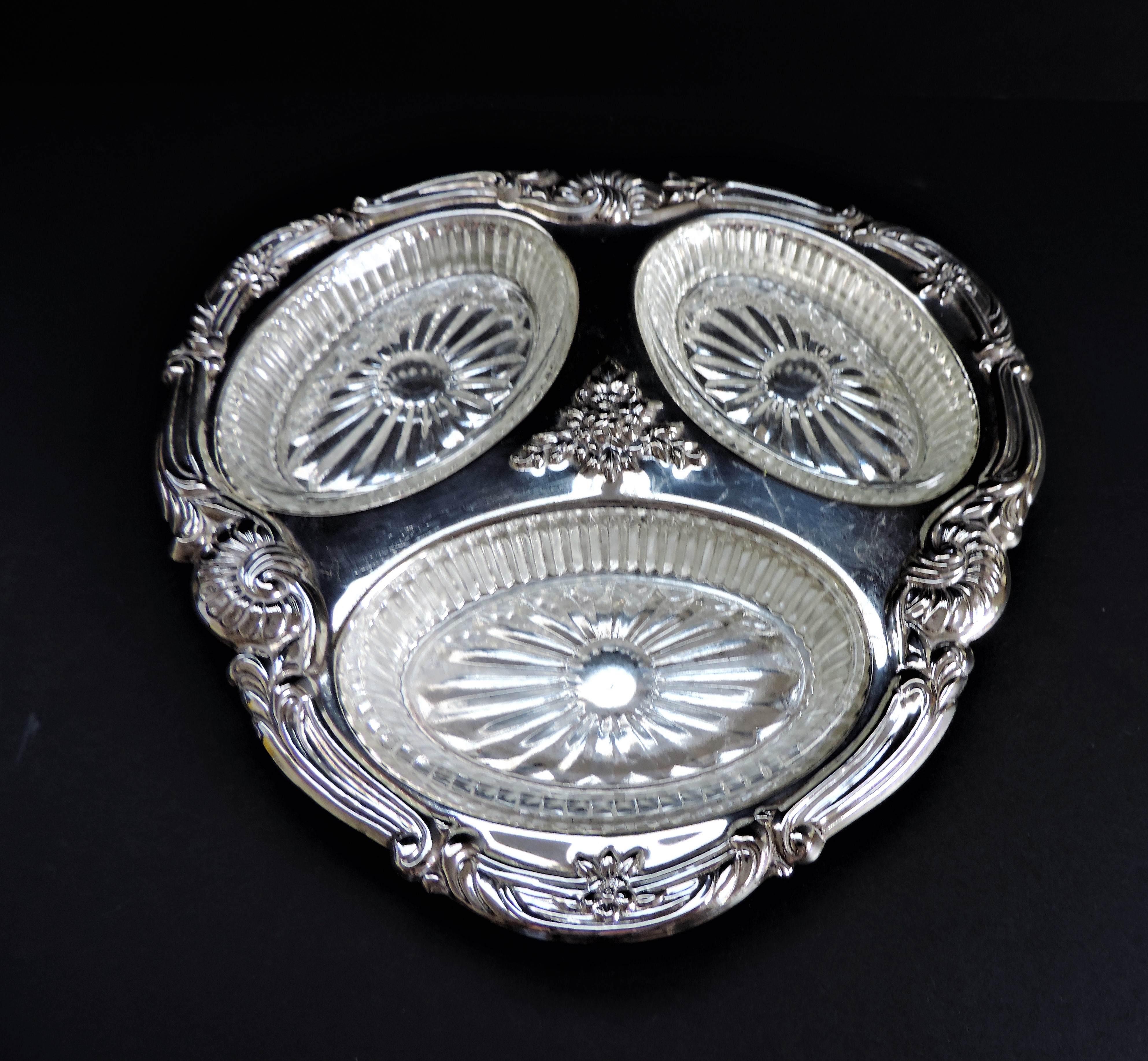 Vintage Silver Plate Hors d'oeuvres Serving Dish - Image 3 of 4