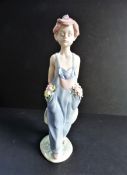 Lladro 7650 Pocket Full of Wishes 26cm Tall