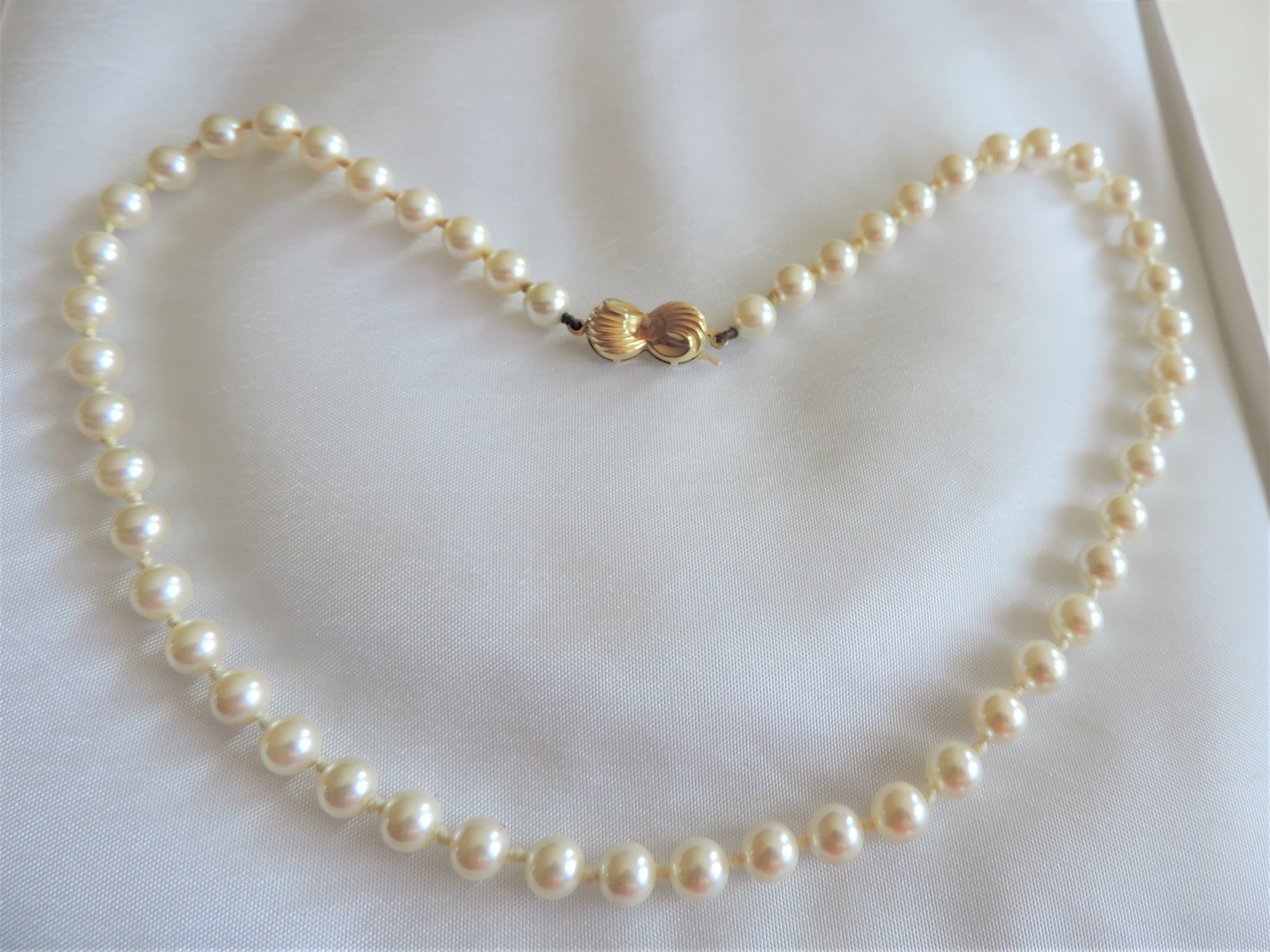 Vintage Pearl Necklace - Image 4 of 4