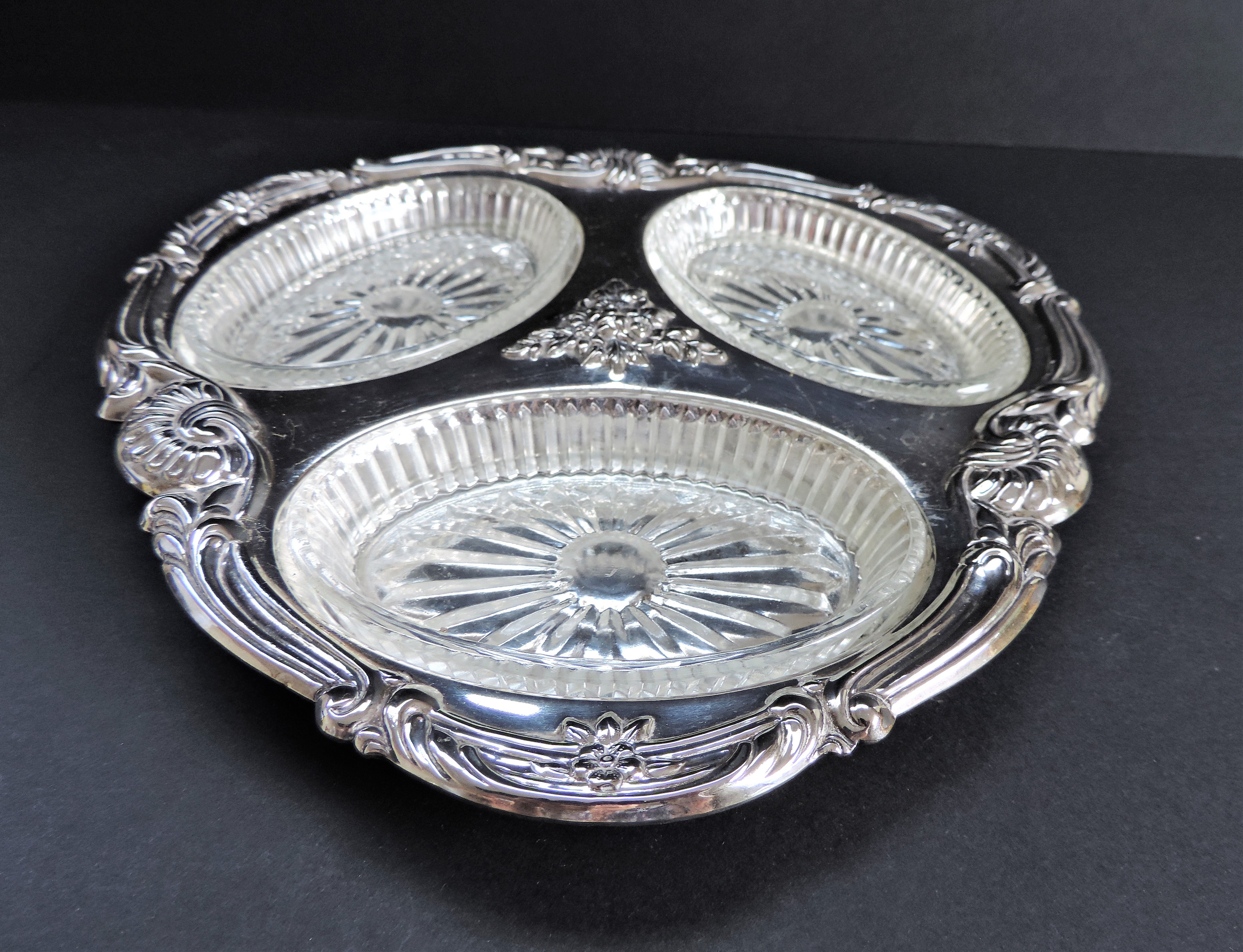 Vintage Silver Plate Hors d'oeuvres Serving Dish - Image 2 of 4