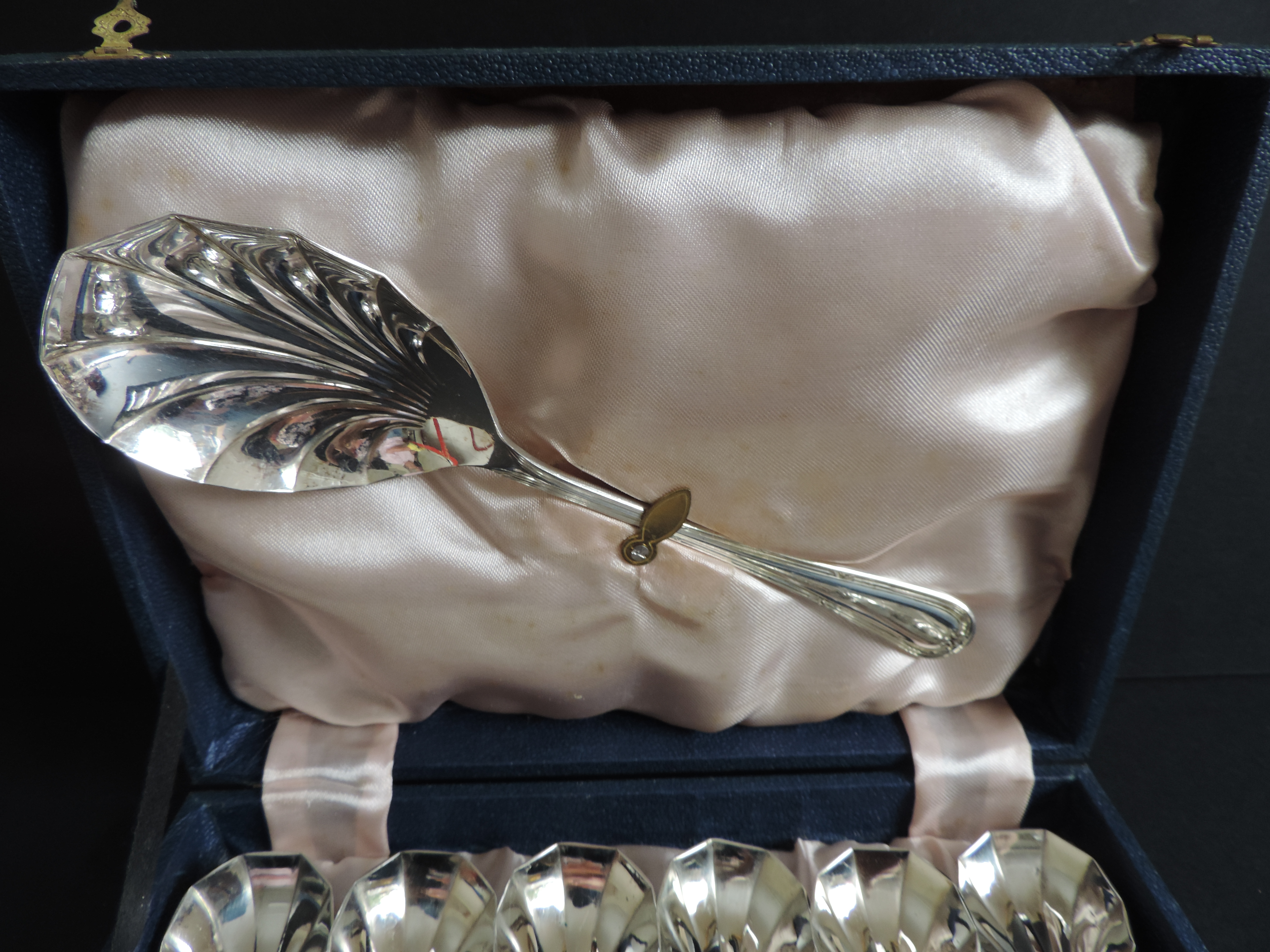 Cased Set Silver Plate Dessert Spoons - Image 3 of 4