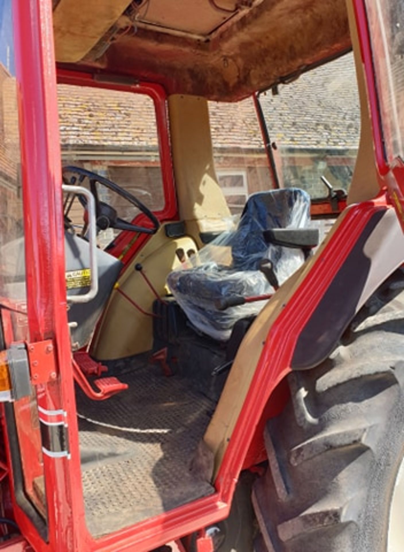 International 785 tractor + power loader - Image 8 of 9