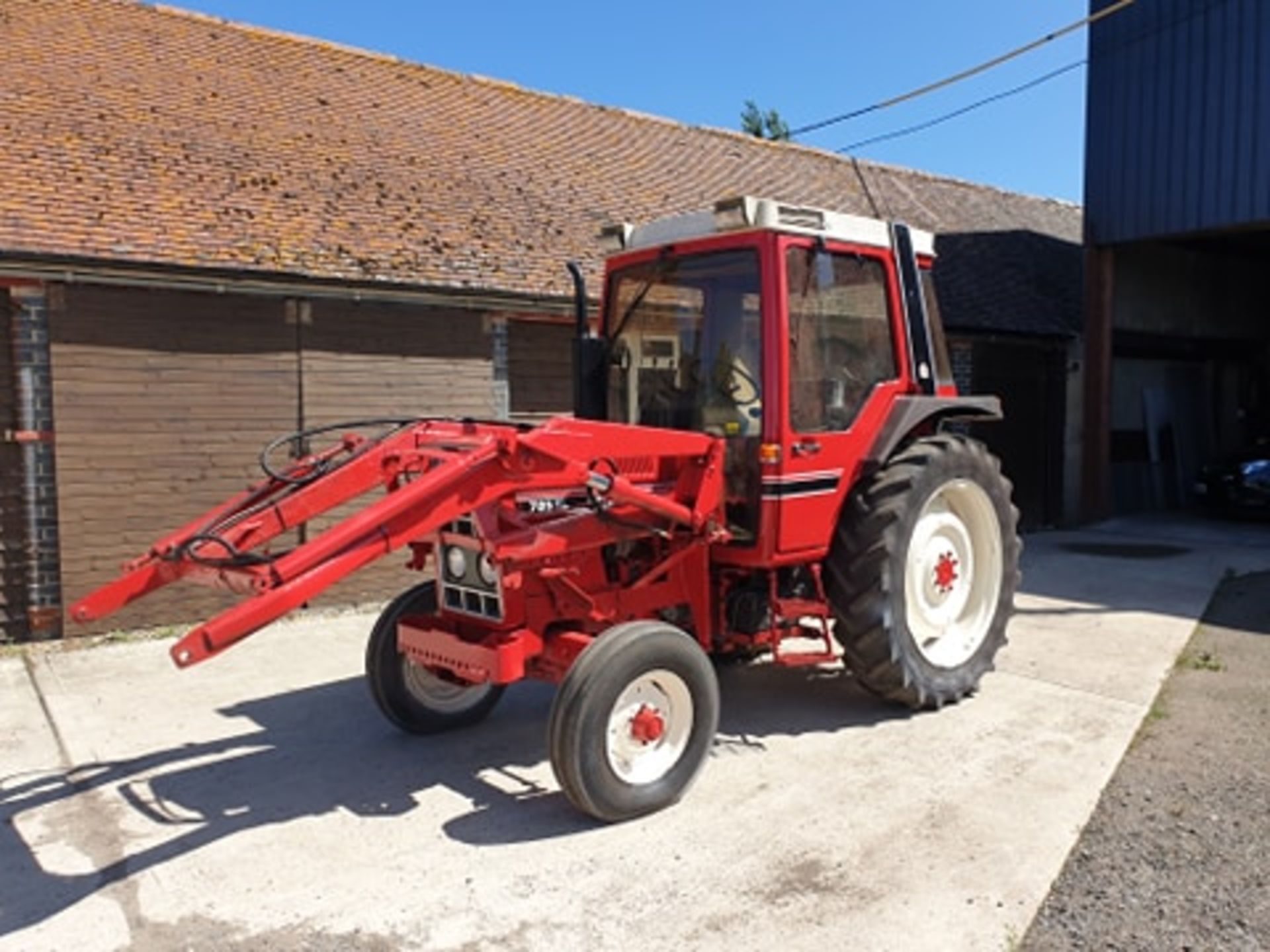 International 785 tractor + power loader