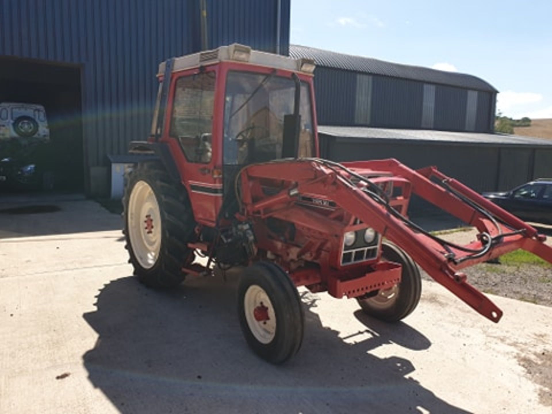 International 785 tractor + power loader - Image 5 of 9