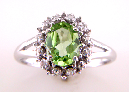 9ct White Gold Cluster Diamond And Peridot Ring 1.40 Carats - Image 5 of 7
