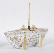 Enamelled ink well in the form of a boat
