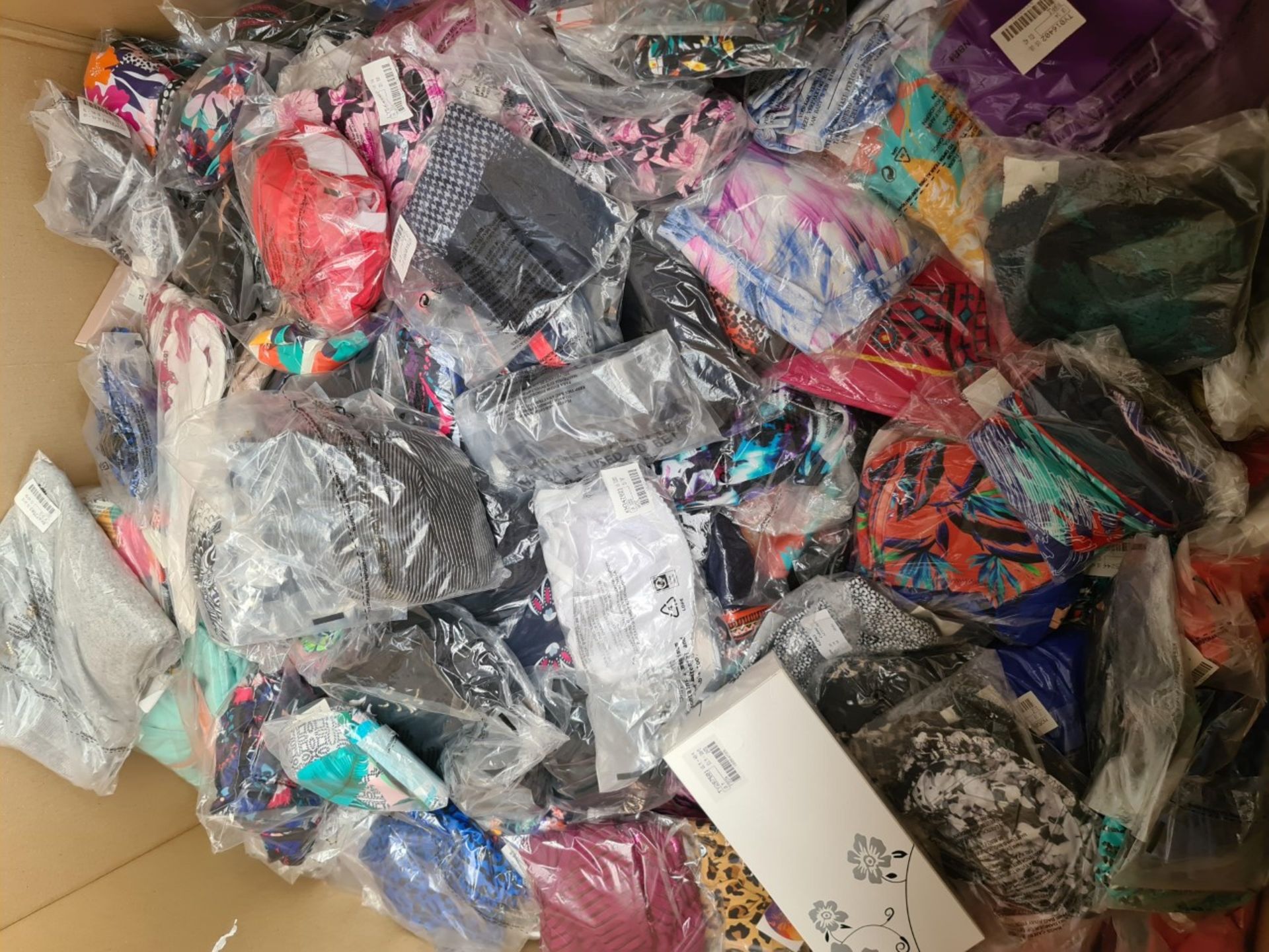 Approx. 3,884 Items of assorted Lingerie, Swimwear, Beachwear etc. Total retail value of £106,857.99 - Image 29 of 41