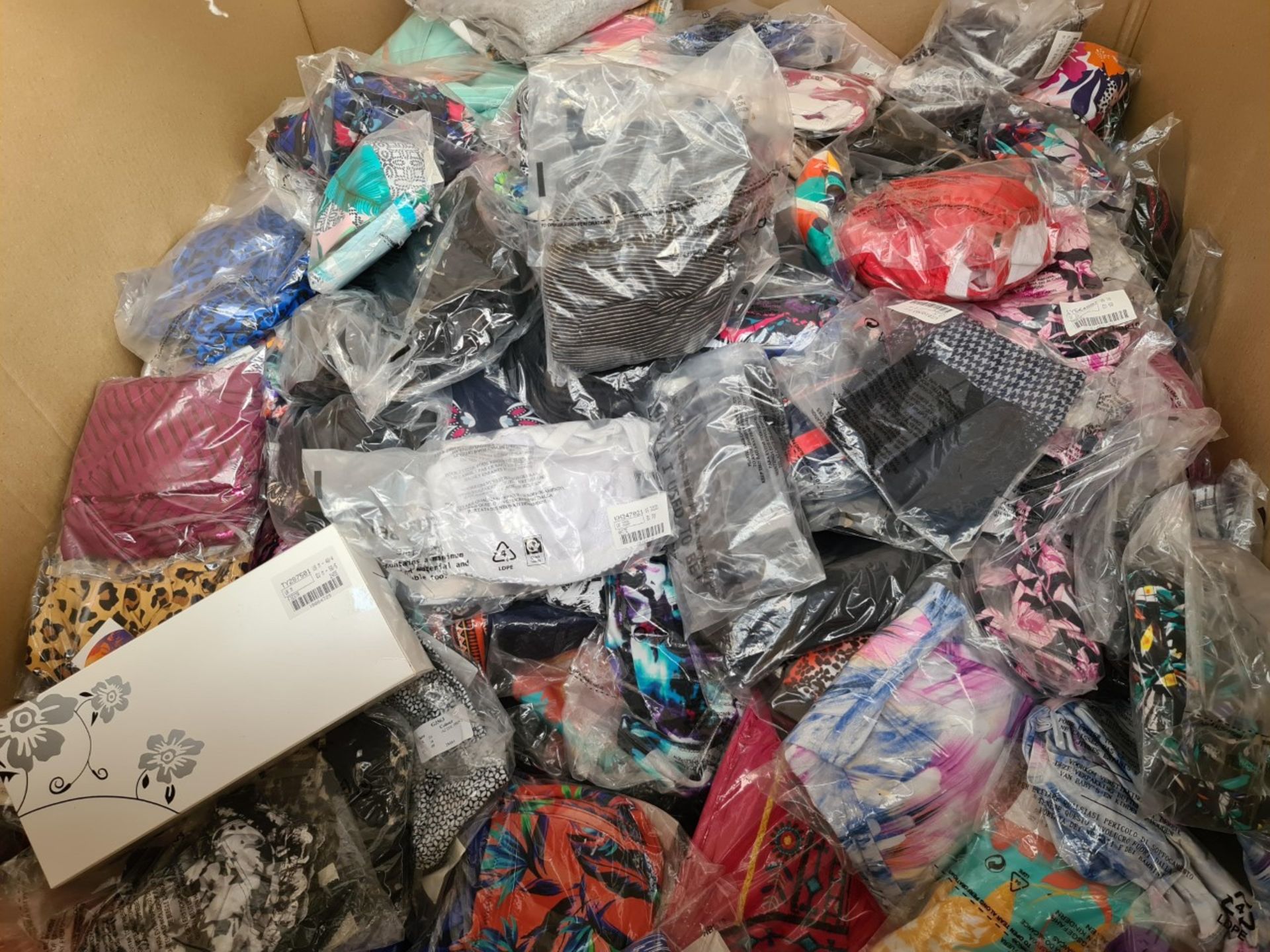 Approx. 3,884 Items of assorted Lingerie, Swimwear, Beachwear etc. Total retail value of £106,857.99 - Image 37 of 41