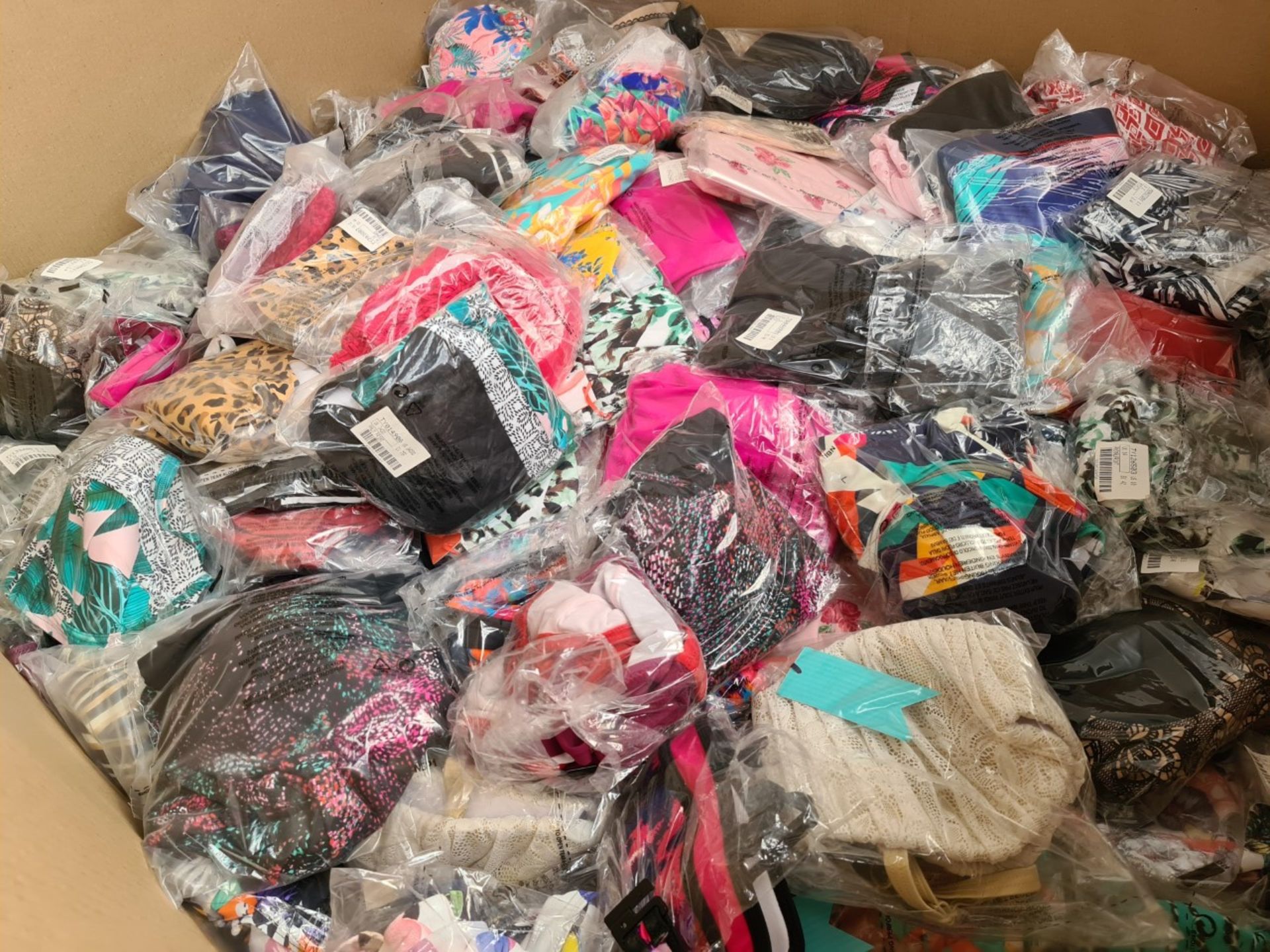 Approx. 3,884 Items of assorted Lingerie, Swimwear, Beachwear etc. Total retail value of £106,857.99 - Image 36 of 41