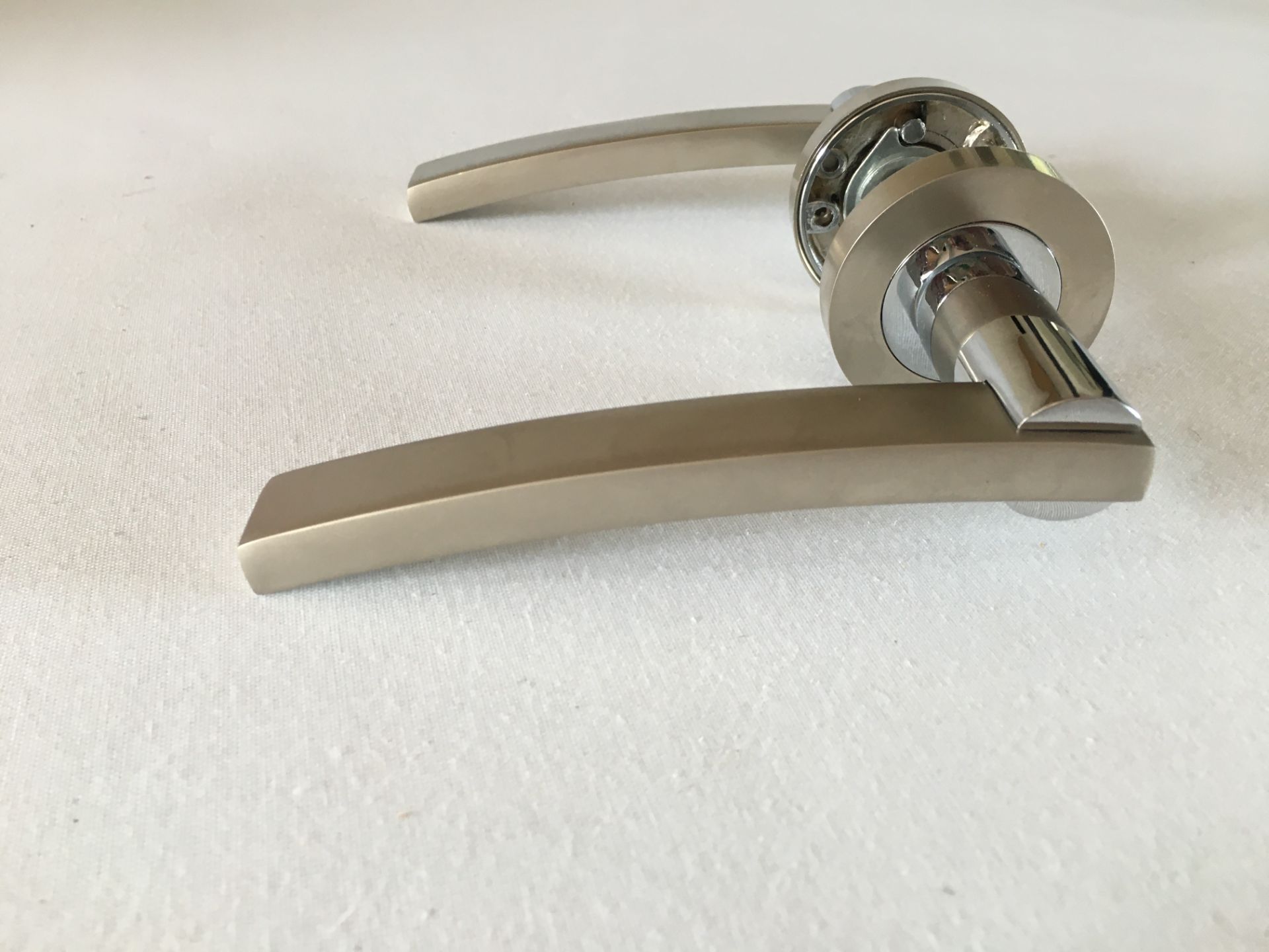 5 x pairs intelligent opal lever on round rose matt nickel/polished chrome - Image 3 of 4