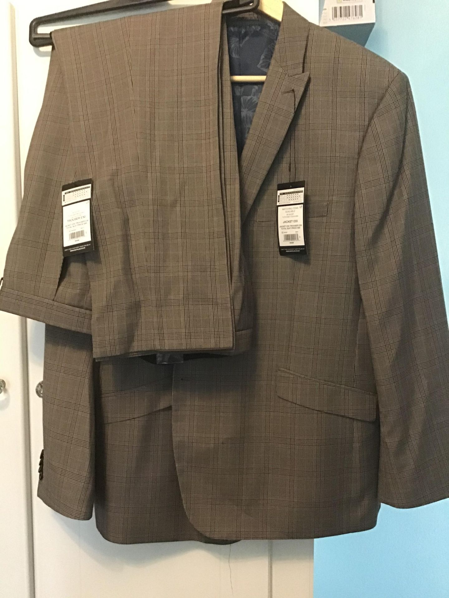 men’s suit - new with tags