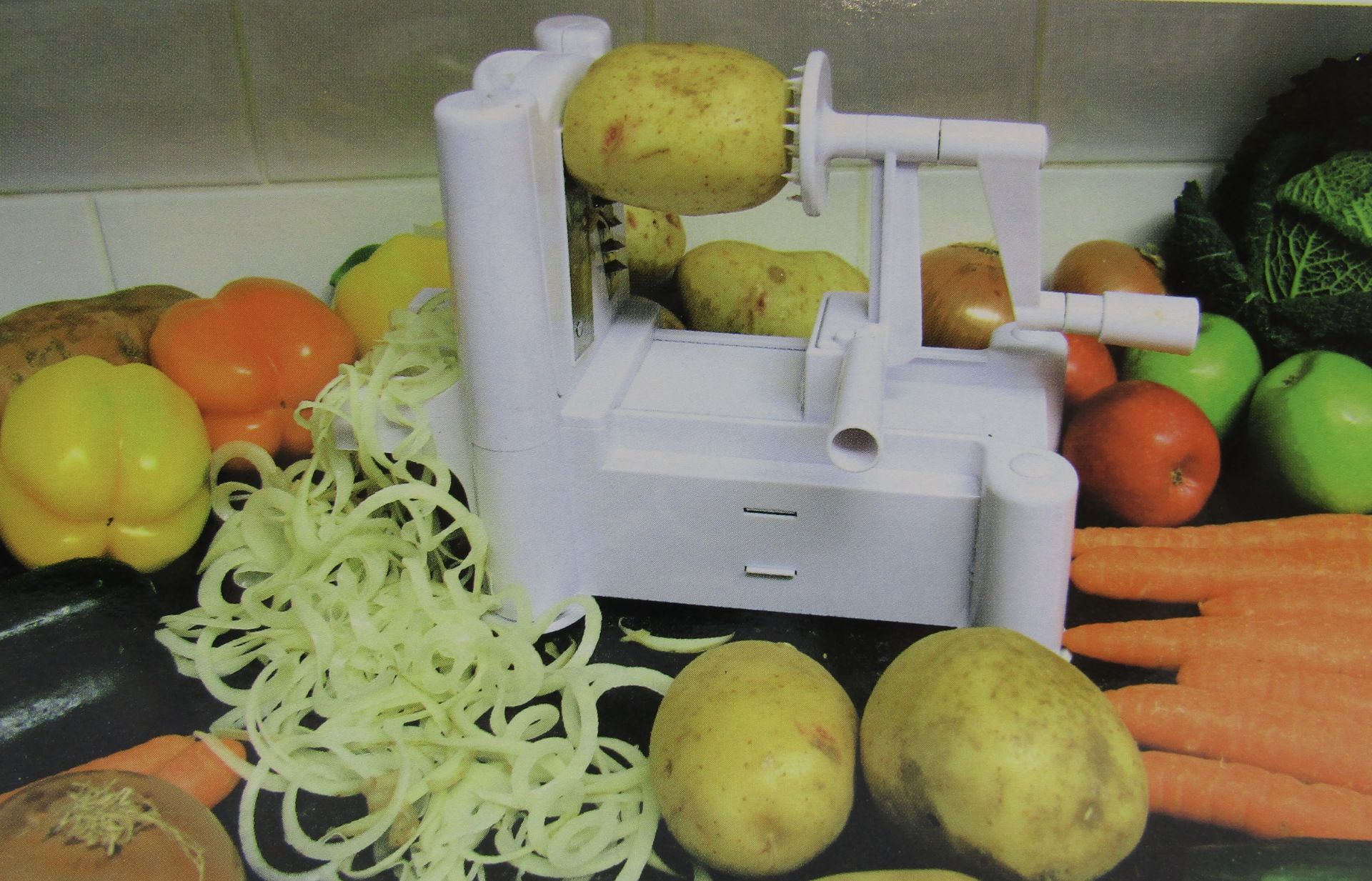 Vegetable spiral slicer & Noodle Maker HW3018. - Image 3 of 8