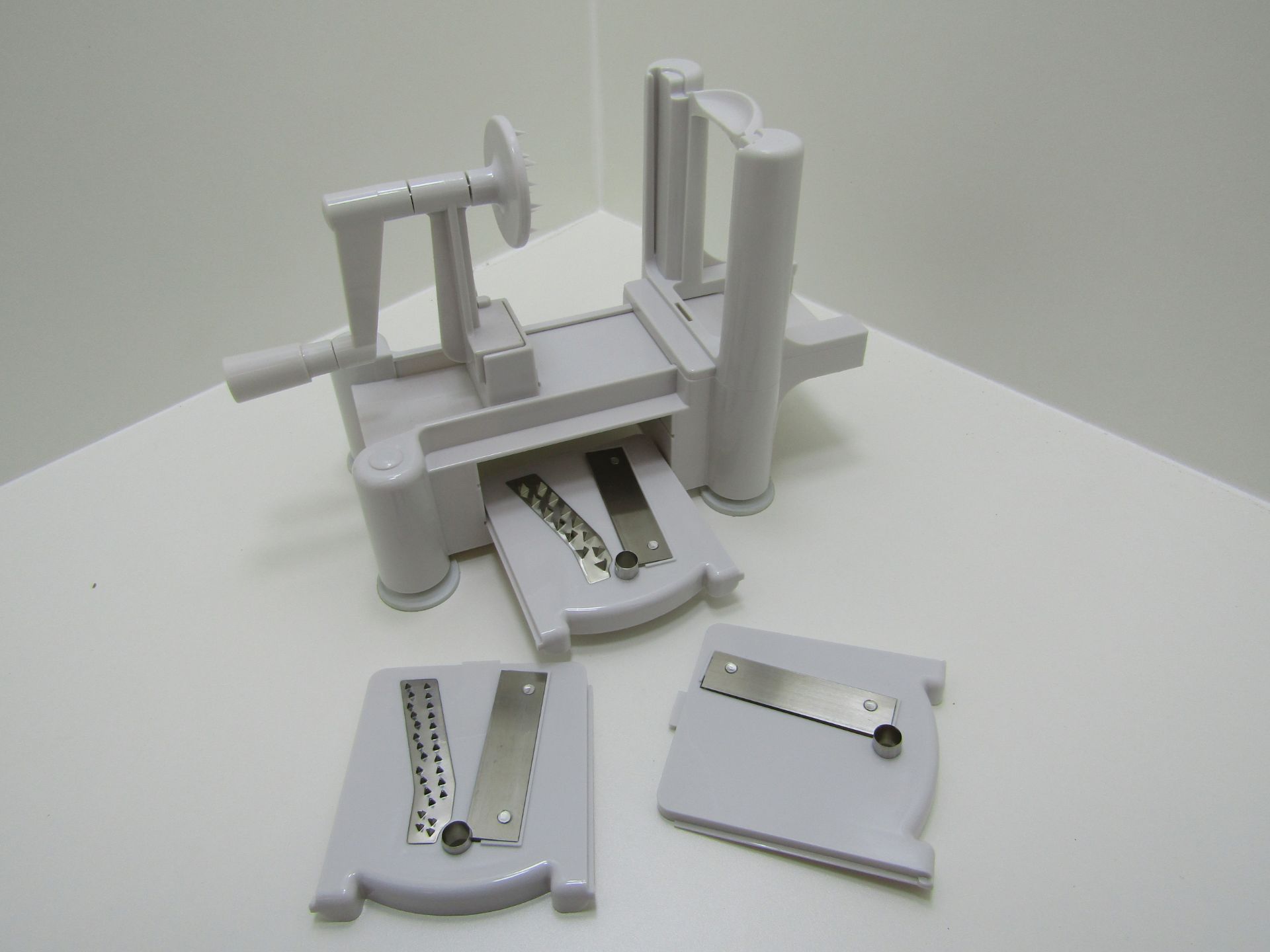 Vegetable spiral slicer & Noodle Maker HW3018. - Image 8 of 8