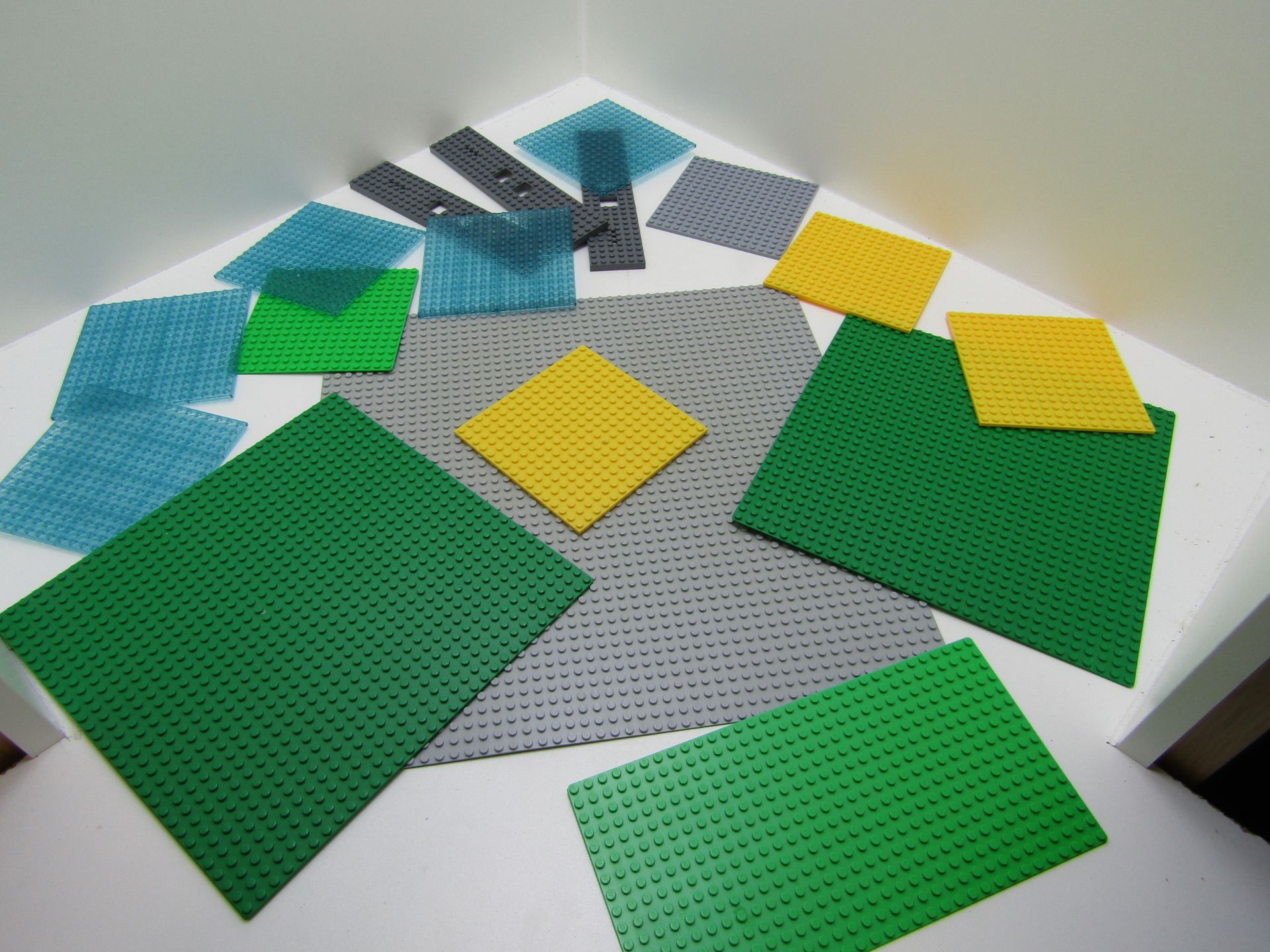 17 x LEGO Base plates.