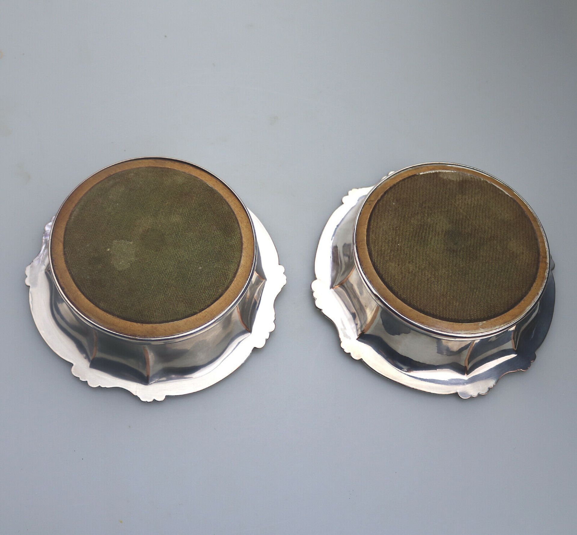 A pair of Old Sheffield Plate William IV Decanter Stands C.1830 - Image 8 of 8