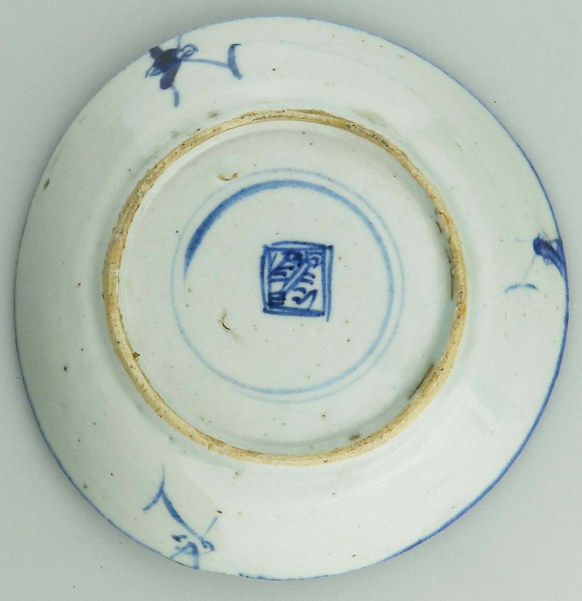 A large Chinese blue & white Saucer Dish signed pre 1800 - Image 3 of 3