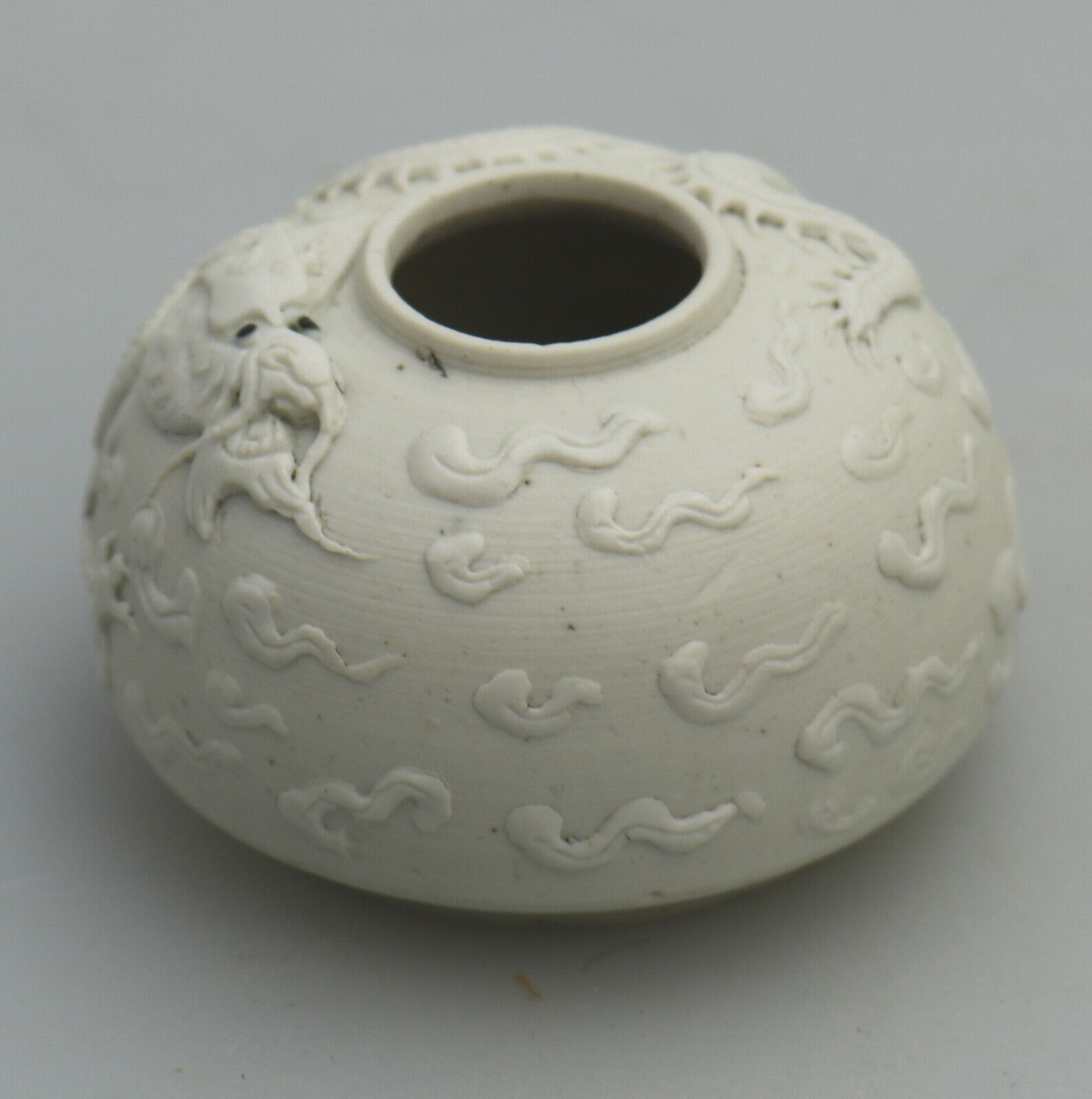 A very fine Chinese biscuit porcelain Brush Washer ExWikramaratna Collection C.19thC - Image 3 of 6