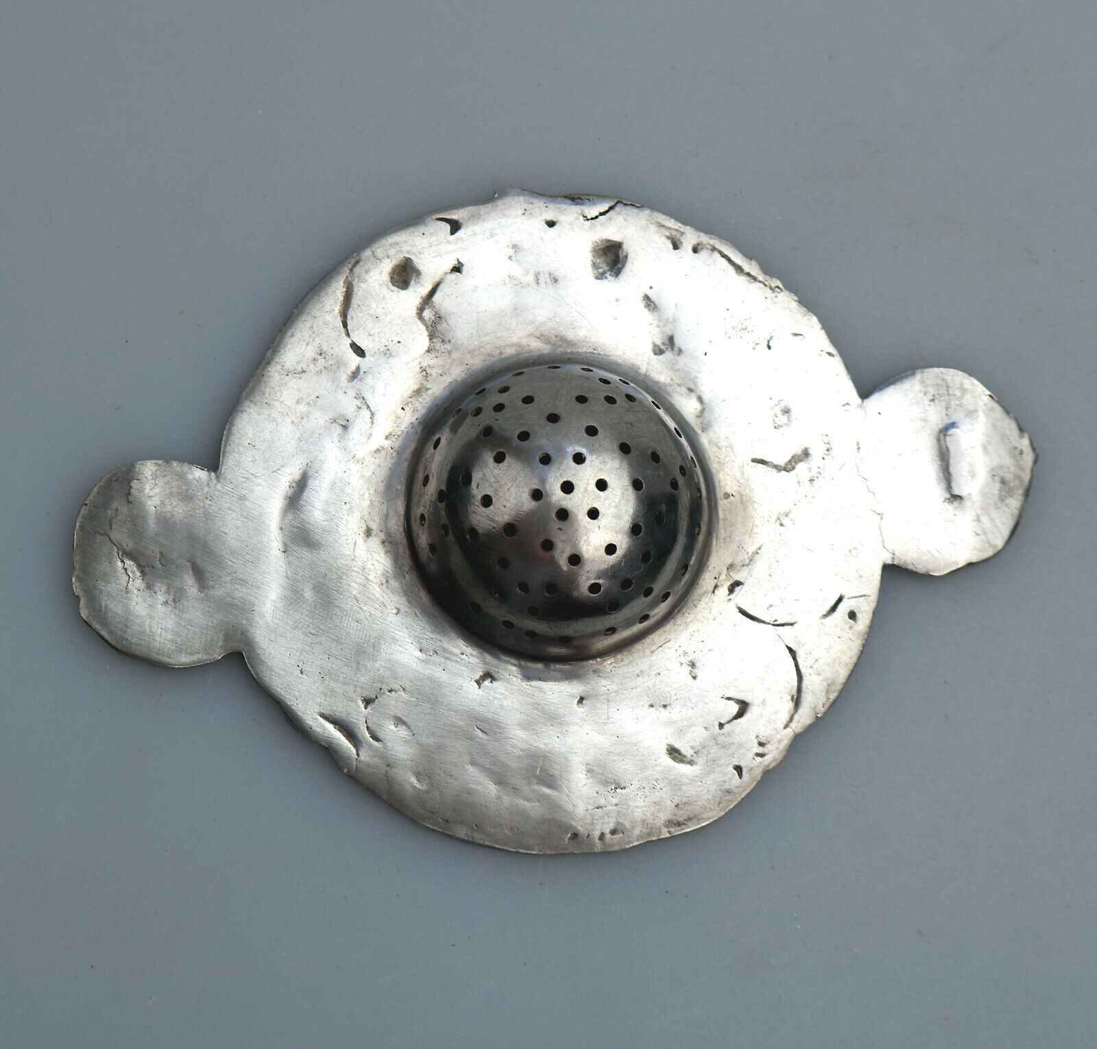 A Fine Hanau 925 Solid Silver Tea Strainer by Berthold Mueller decorated with fairies C.1906 - Image 4 of 5