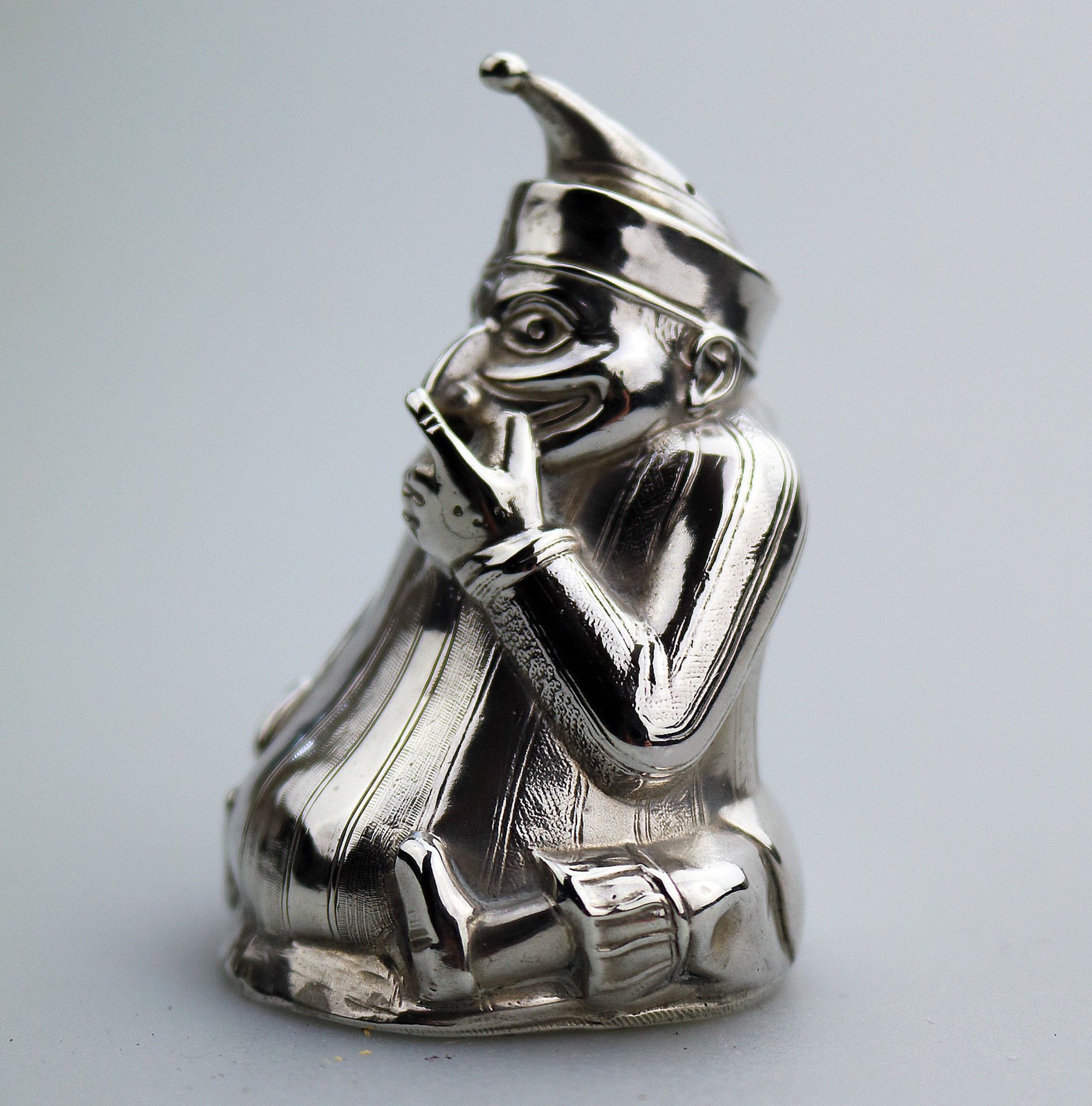 A rare solid silver novelty Mr Punch Pepper shaker by William Sparrow C.1903 - Image 6 of 8