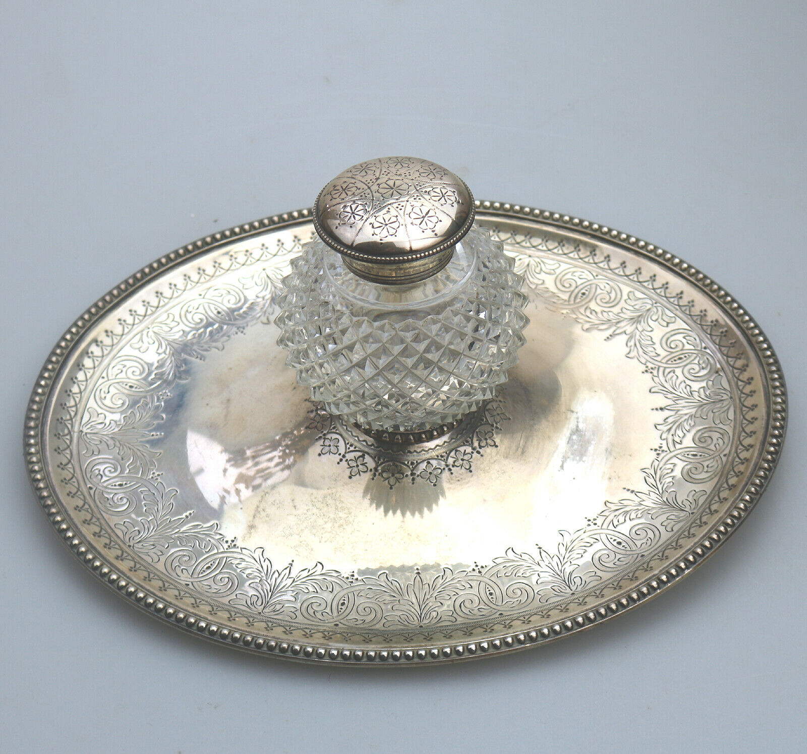 A fine solid silver Ink stand with engraved tray and lid by Elkington C.1877 - Image 2 of 12