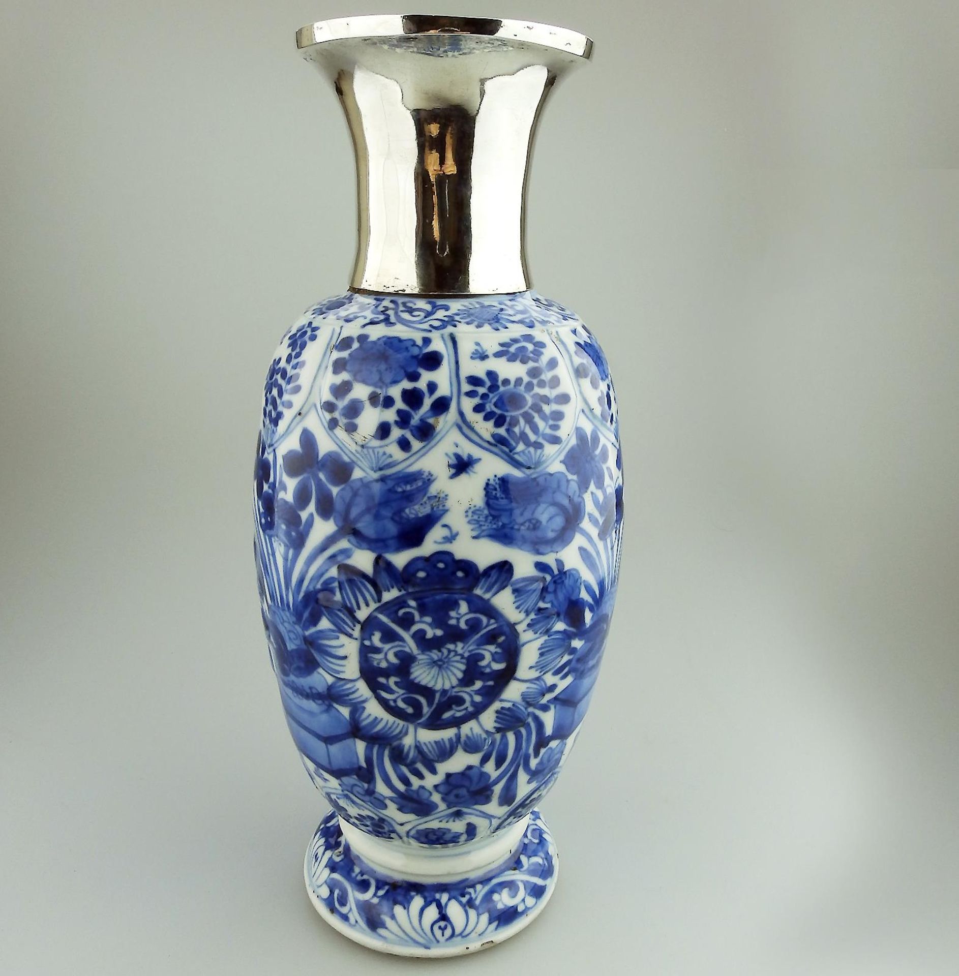 A very fine Chinese porcelain hand painted Vase C.17thC