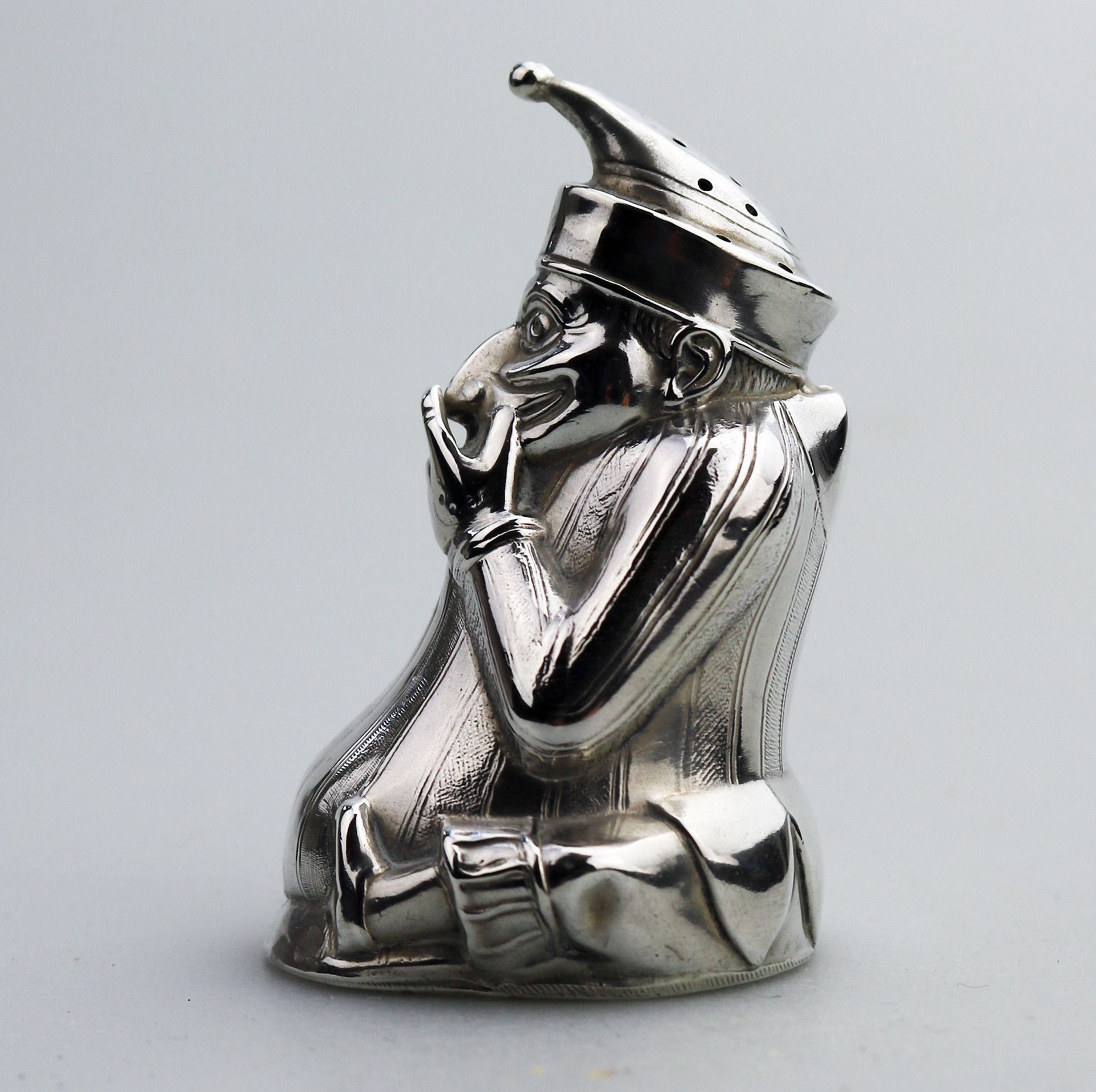 A rare solid silver novelty Mr Punch Pepper shaker by William Sparrow C.1903 - Image 4 of 8