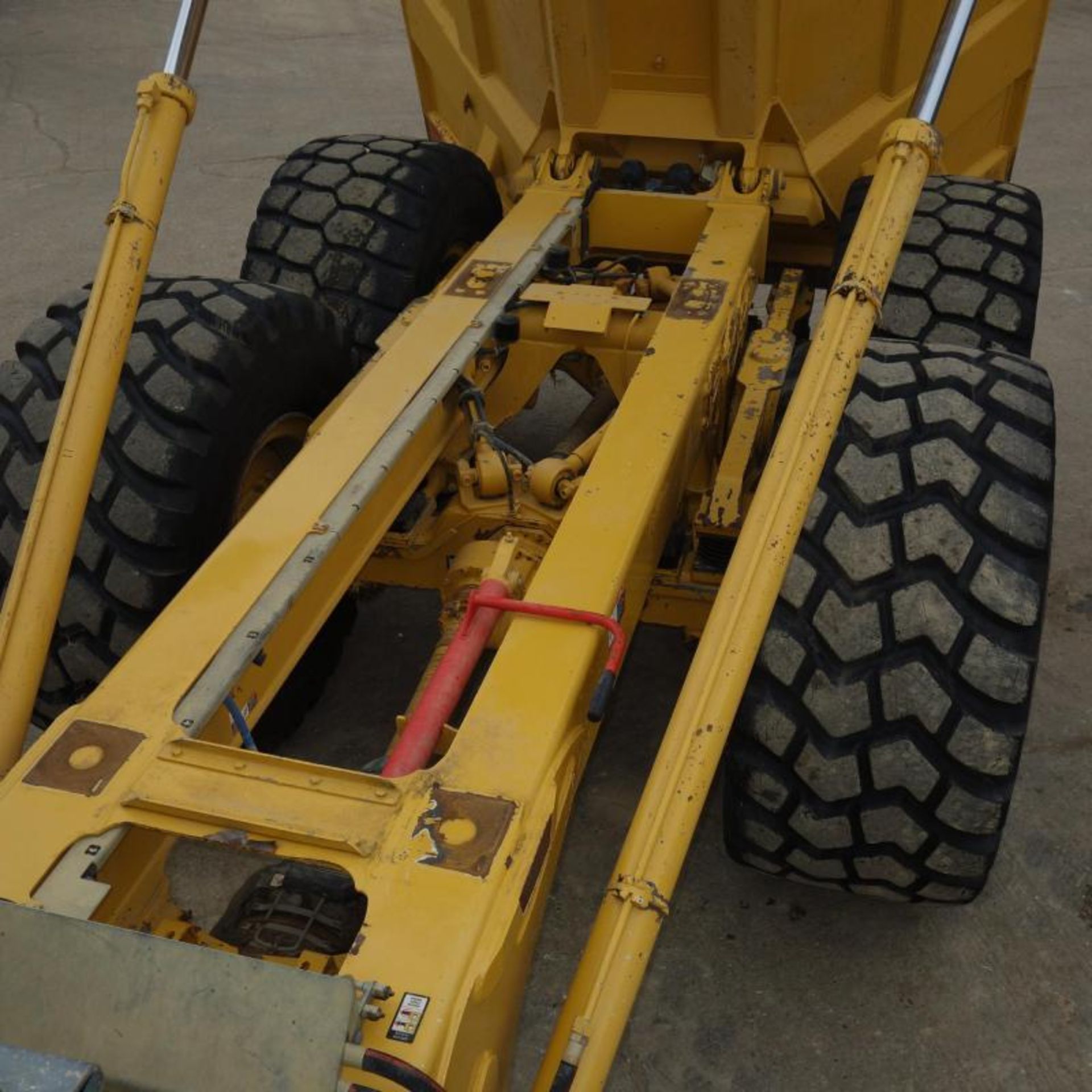 Bell B30D Dump Truck - Image 2 of 14