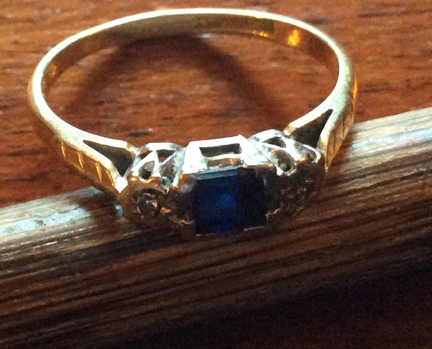 Diamonds And Sapphire Vintage Stunning 18 Ct Gold & Platinum Setting Ring - Image 6 of 7