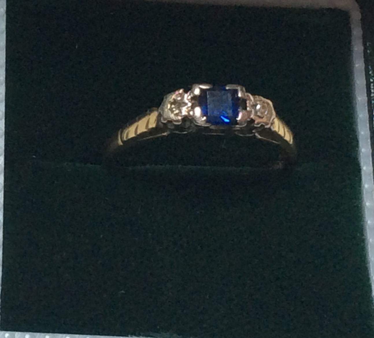 Diamonds And Sapphire Vintage Stunning 18 Ct Gold & Platinum Setting Ring - Image 3 of 7