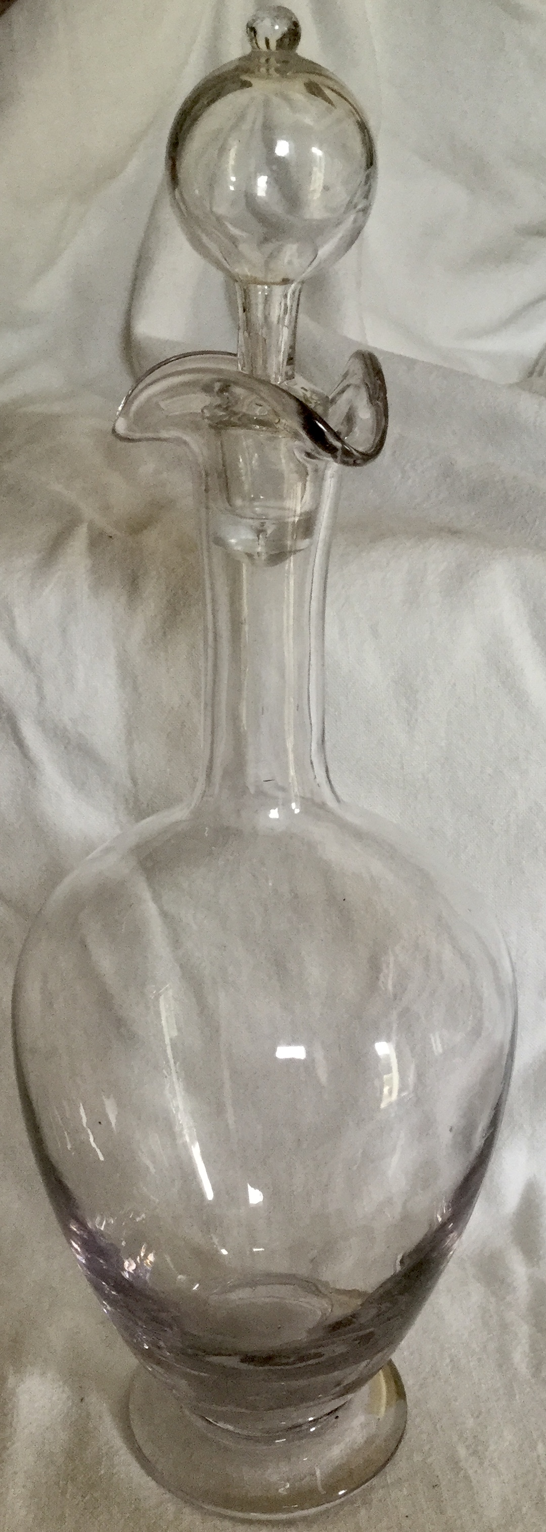 Vintage Sleek French Plain Glass Wine Decanter - Image 4 of 6