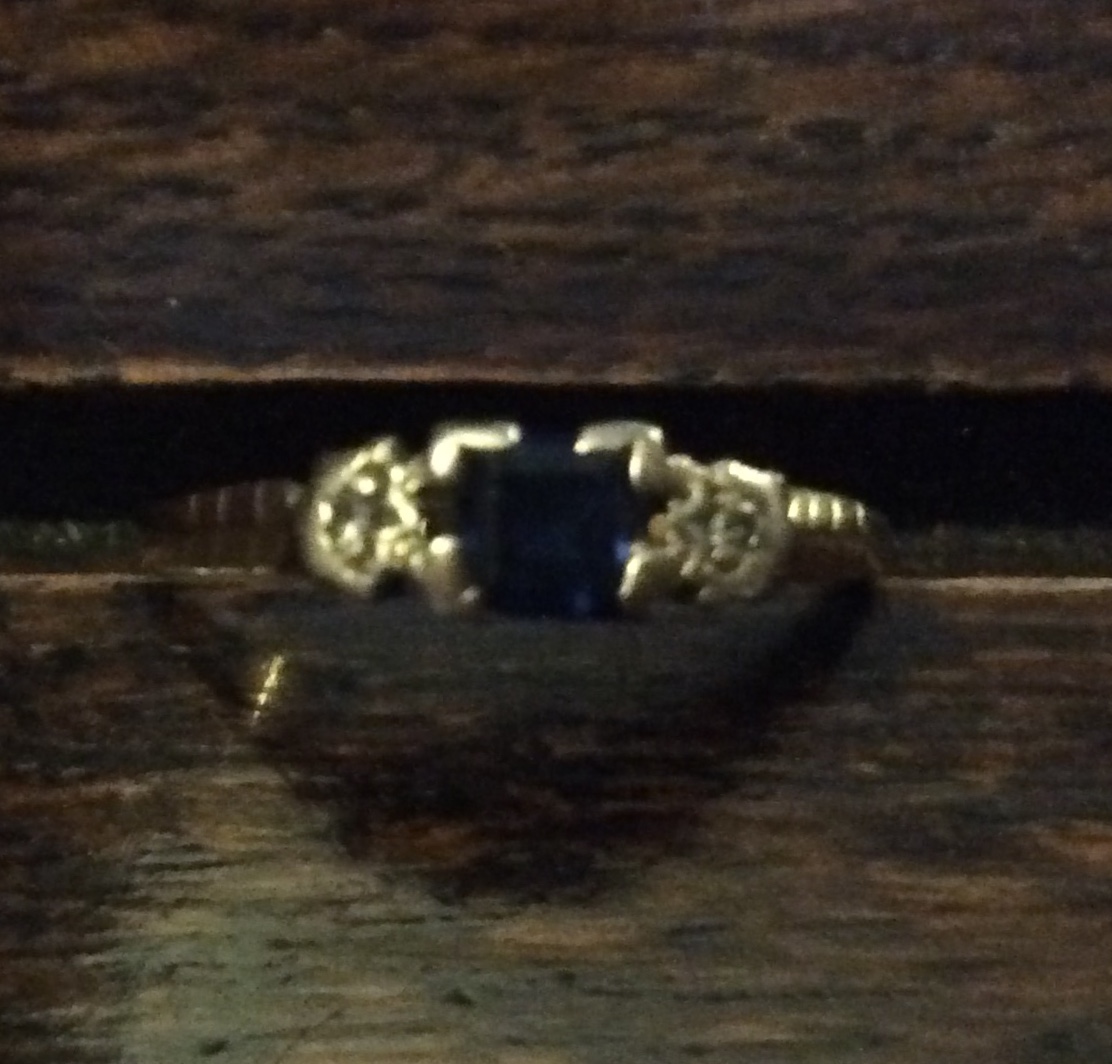 Diamonds And Sapphire Vintage Stunning 18 Ct Gold & Platinum Setting Ring - Image 4 of 7