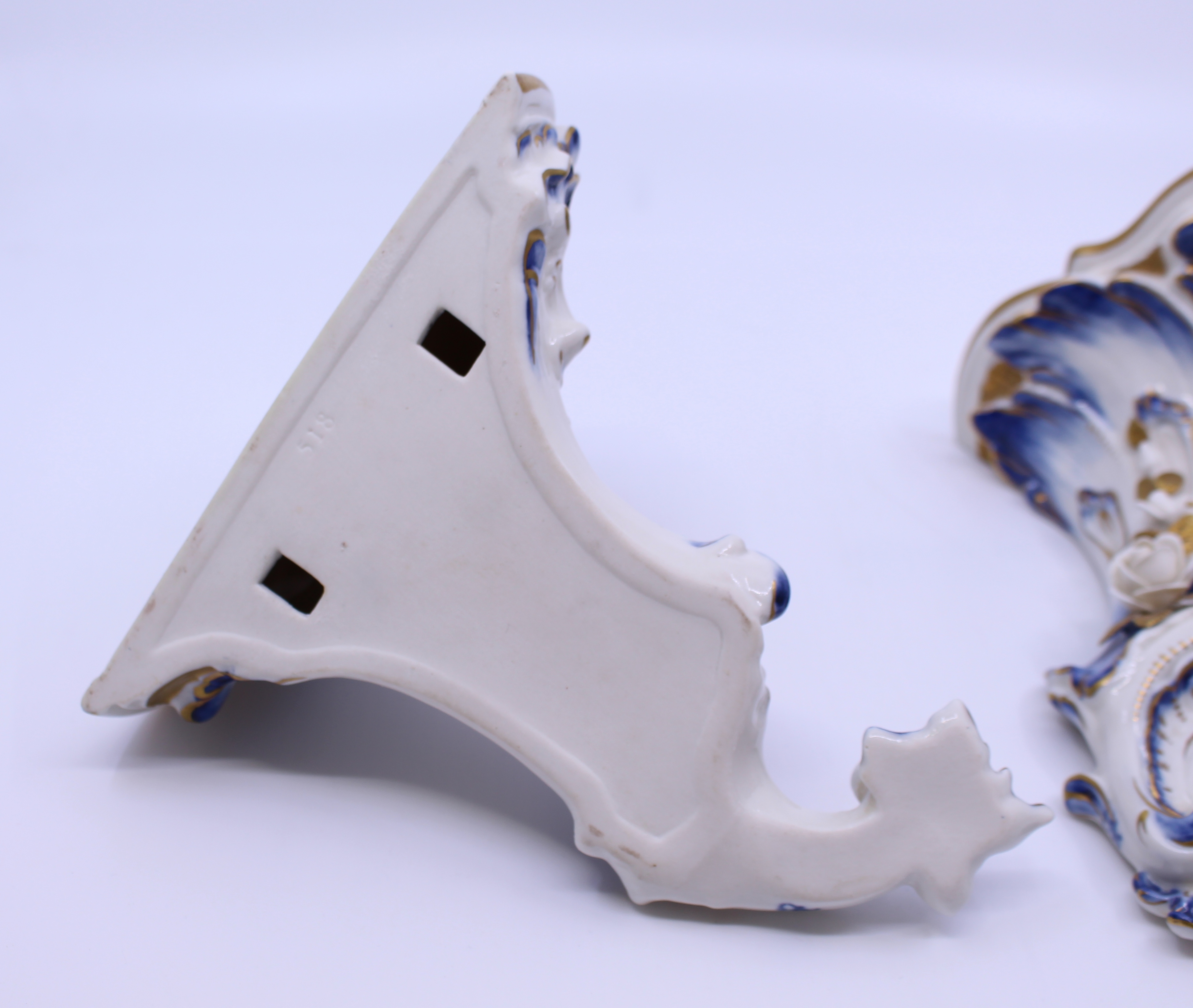 Pair of Rococo Volkstedt Porcelain Wall Brackets - Image 5 of 9