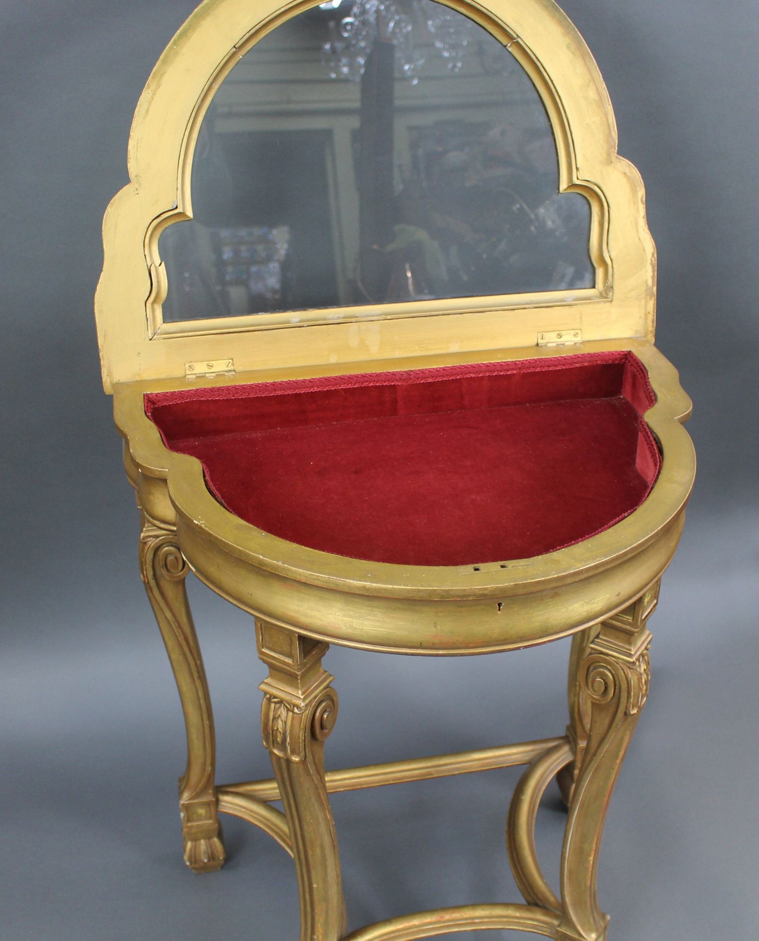 Victorian Carved Giltwood Bijouterie Cabinet - Image 4 of 4