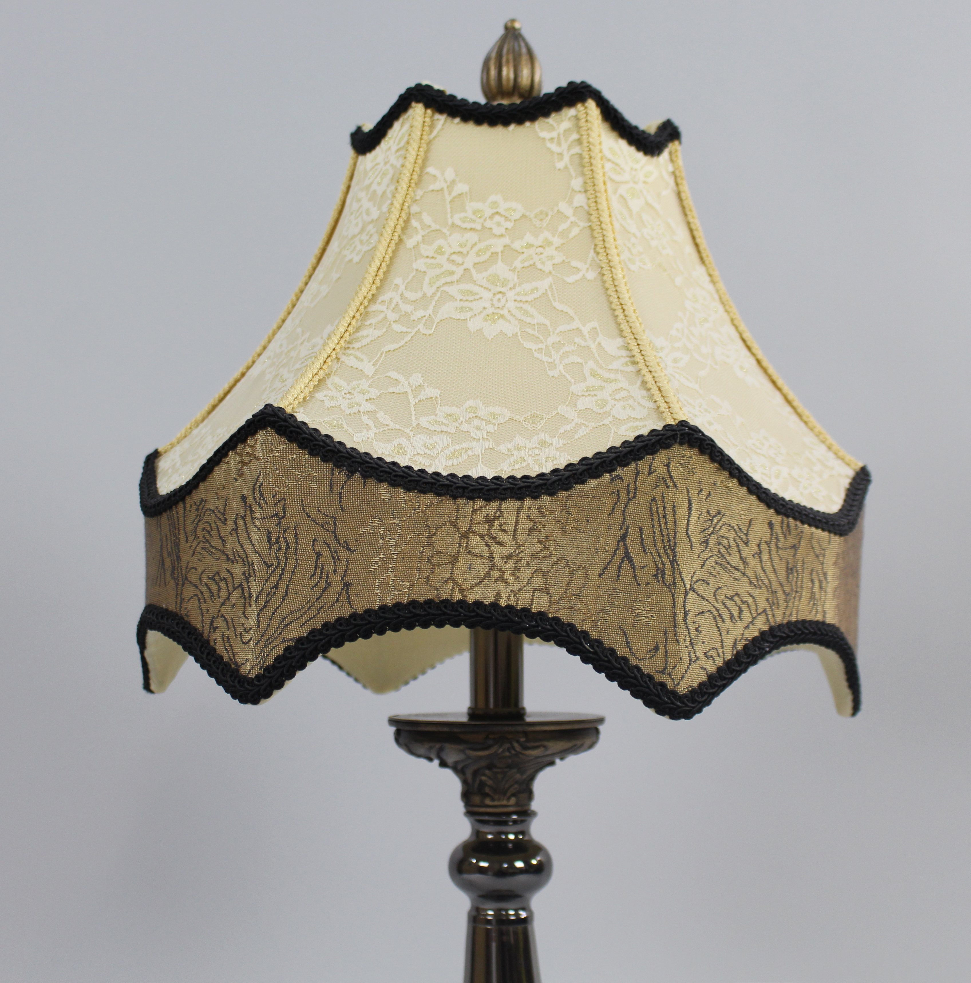 Decorative Table Lamp with Shade - Image 4 of 4