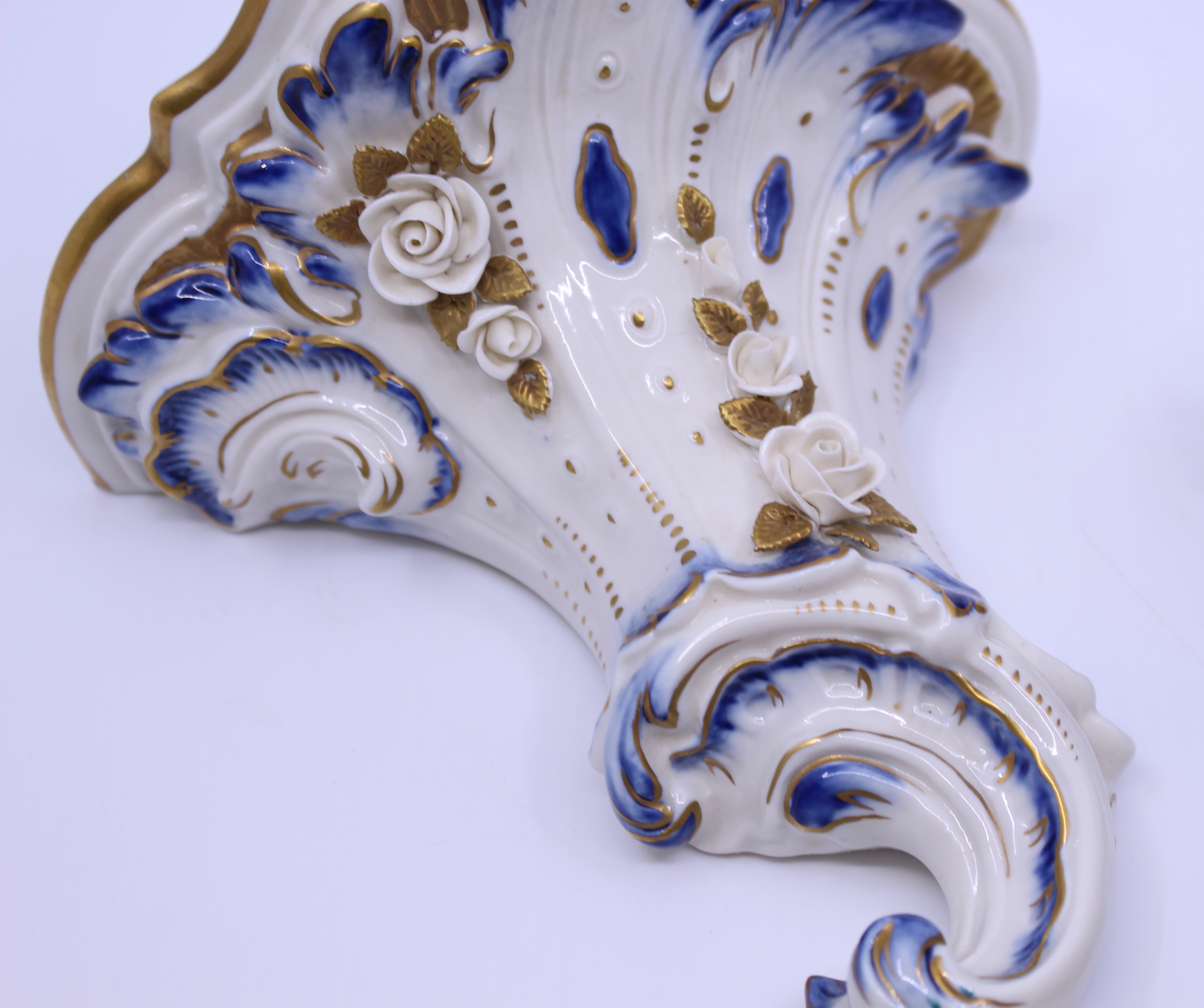 Pair of Rococo Volkstedt Porcelain Wall Brackets - Image 4 of 9