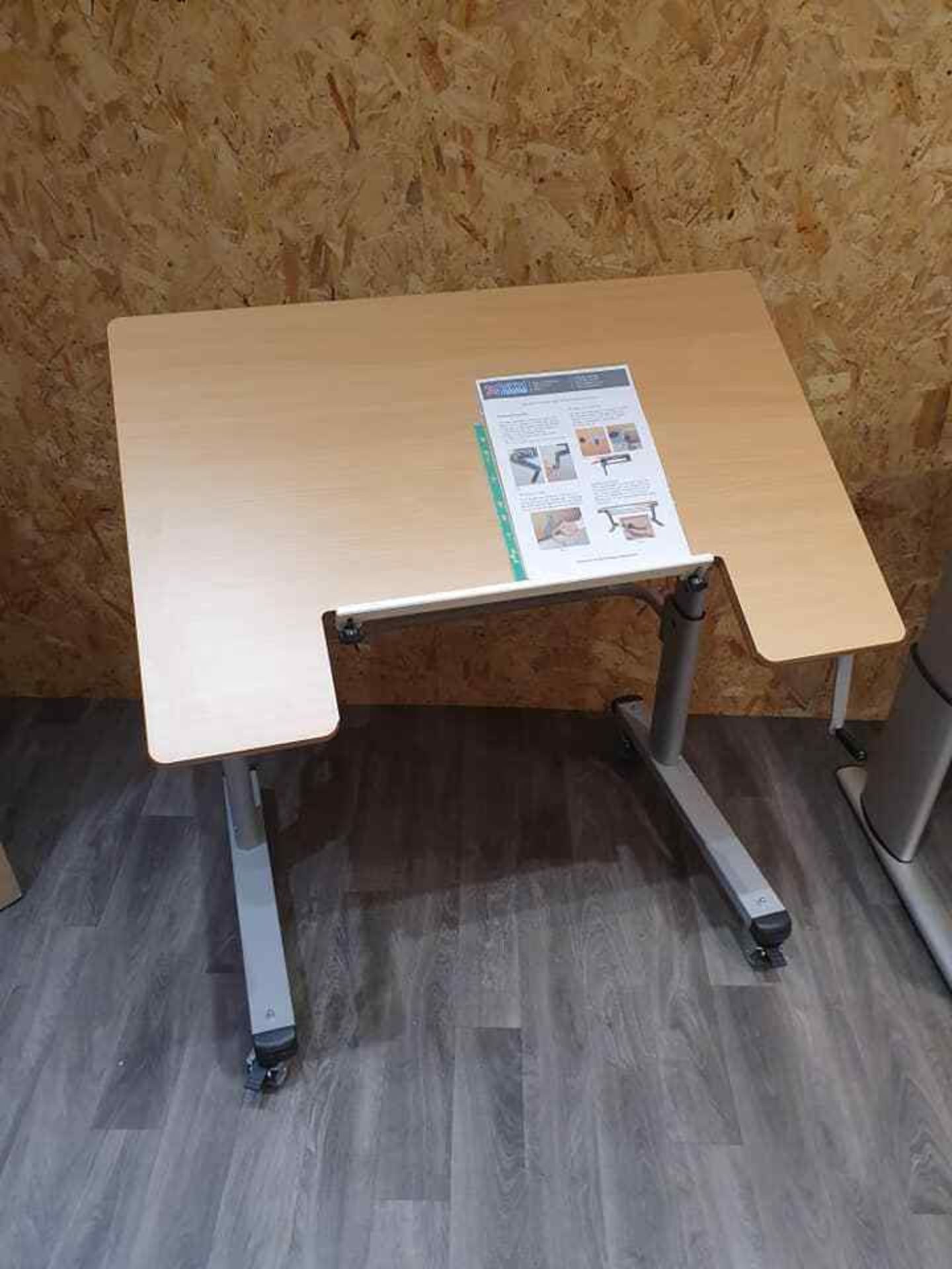 EASYWIND CUTOUT TABLE