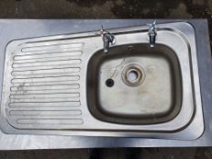Sink top with single drainer