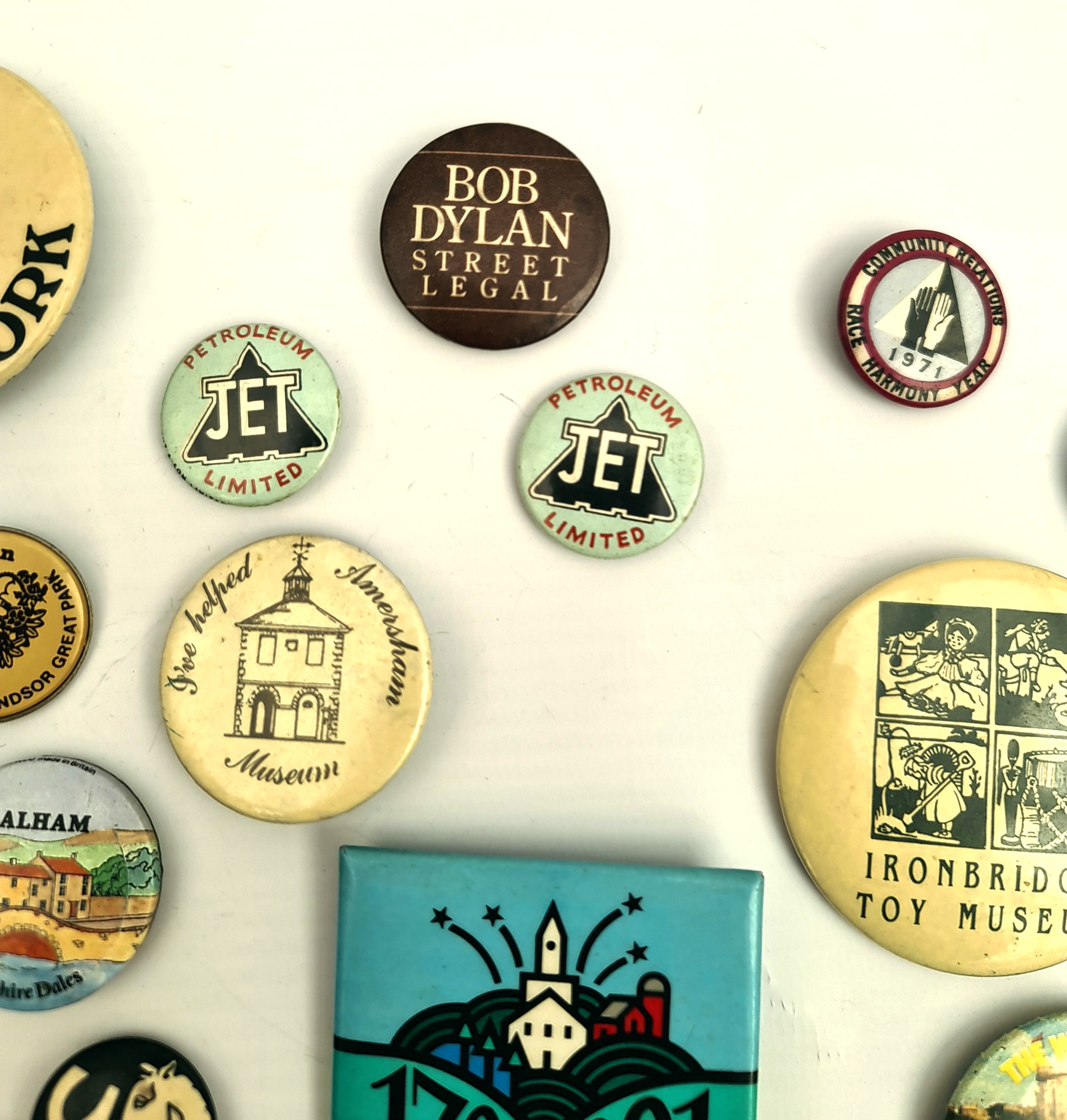 Vintage 15 Assorted Metal Badges Includes Bob Dylan Street Legal Badge - Image 2 of 2