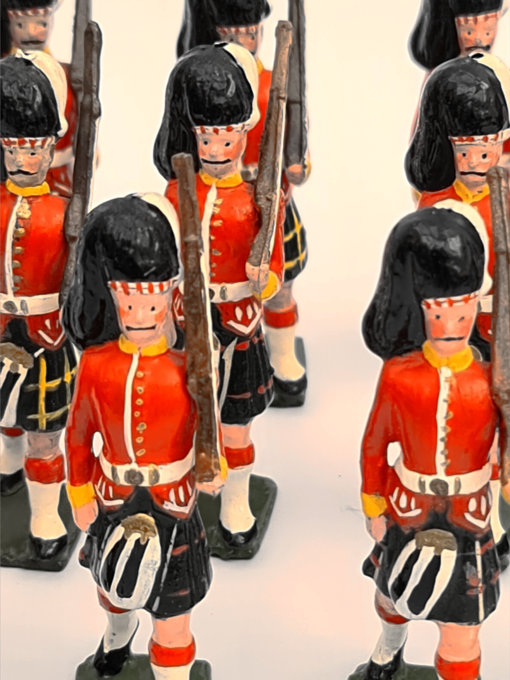 Vintage 13 Britains Style Cast Metal Toy Soldiers 6cm Tall - Image 2 of 2