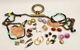 Vintage Parcel of Costume Jewellery