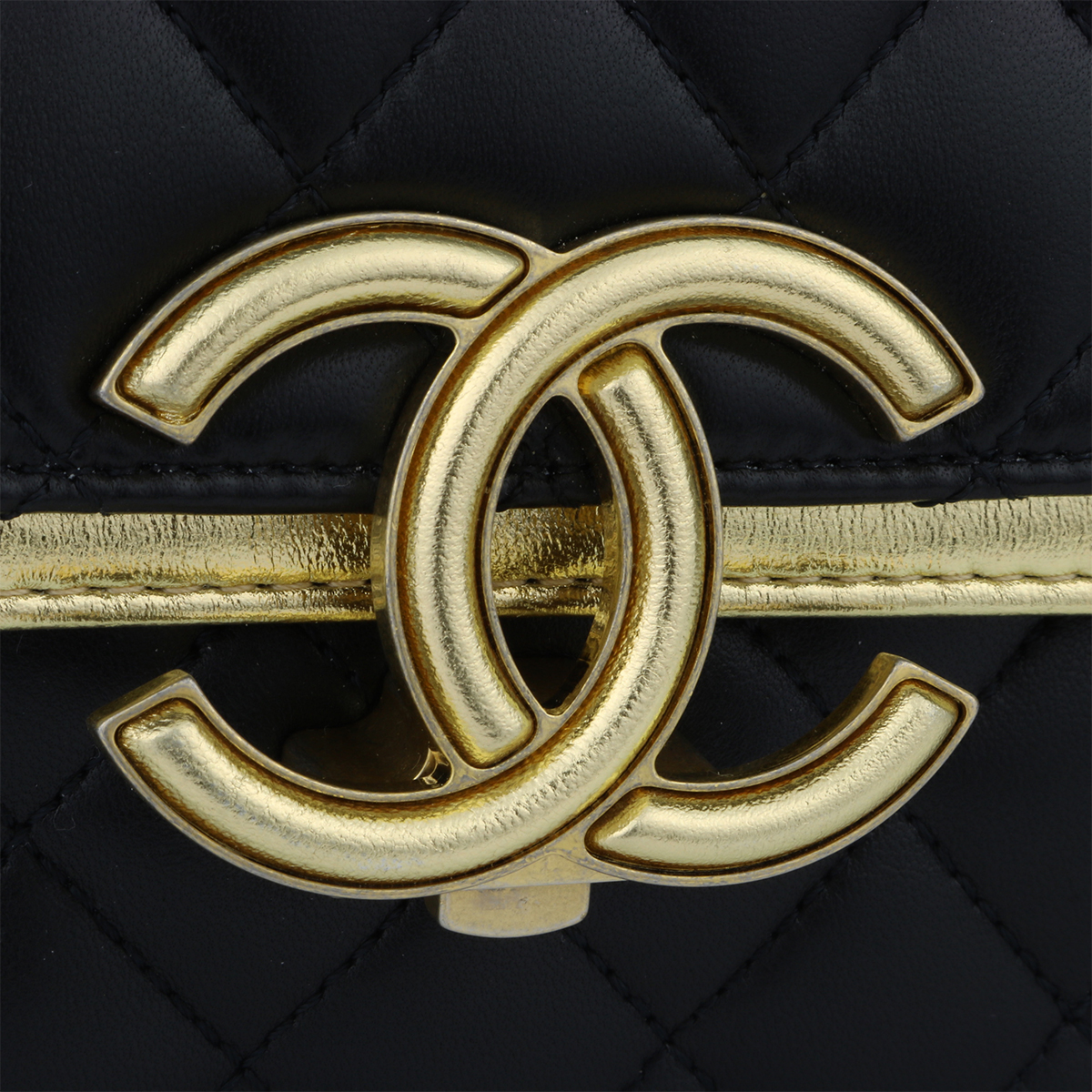 Chanel CC Chic Flap Black Gold Lambskin Brushed Gold Hardware 2019 - Bild 3 aus 5