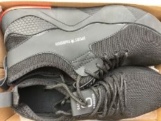 Men’s new size 10 safety shoes