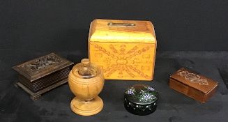 Assortment of small boxes Antique & Vintage