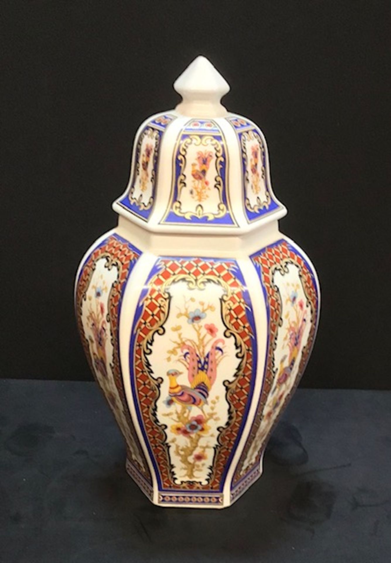 A Lidded Vase with chinoiserie decoration