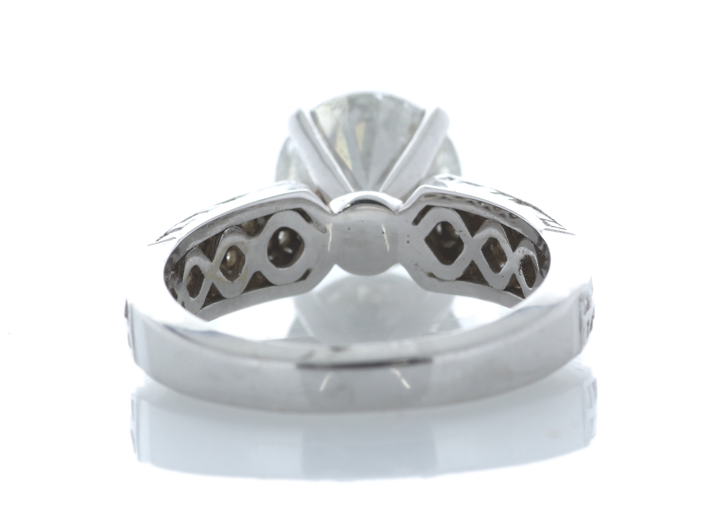 18ct White Gold Stone Set Shoulders Diamond Ring 4.51 Carats - Image 3 of 5