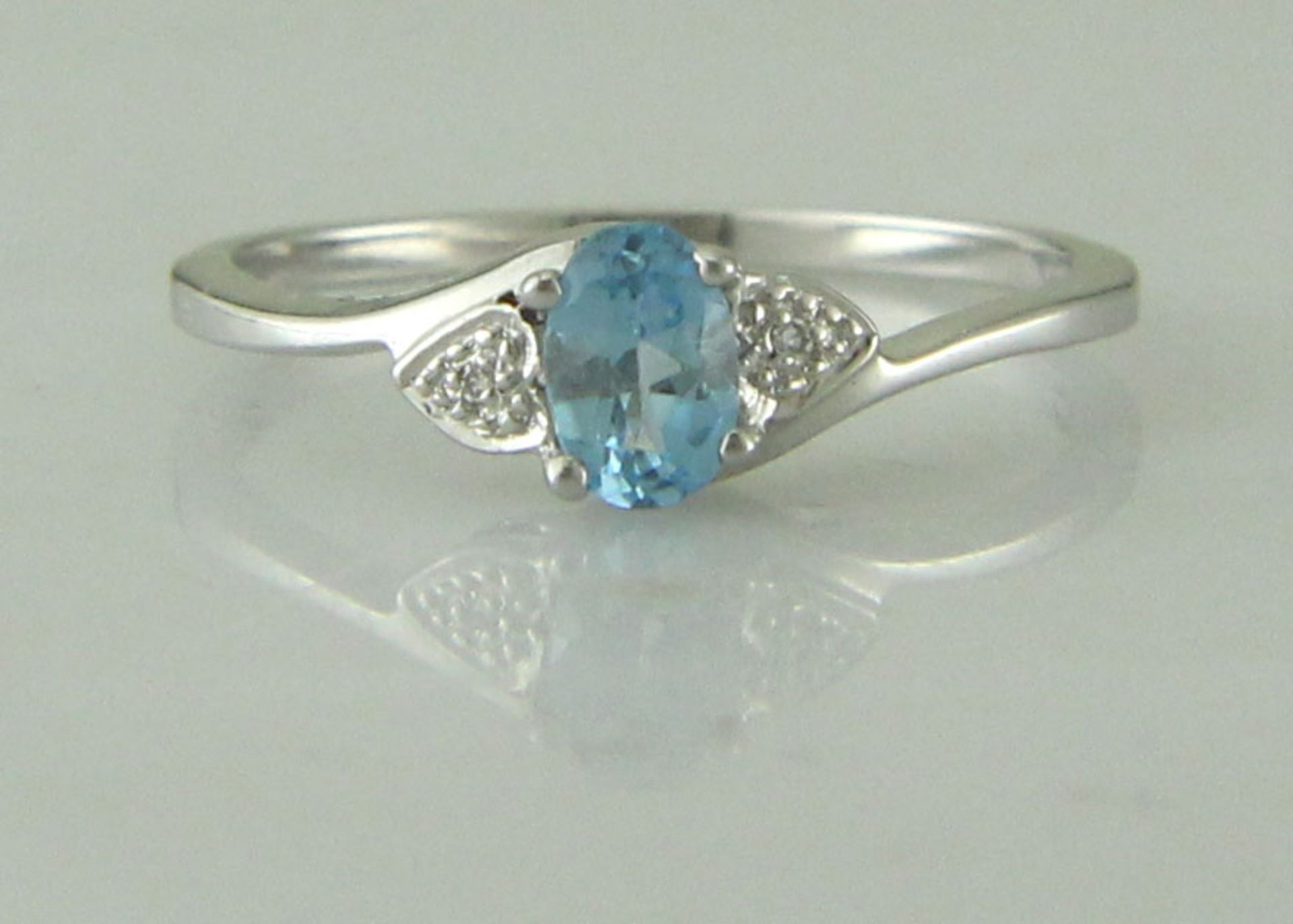 9ct White Gold Fancy Cluster Diamond Blue Topaz Ring 0.01 Carats - Image 5 of 5